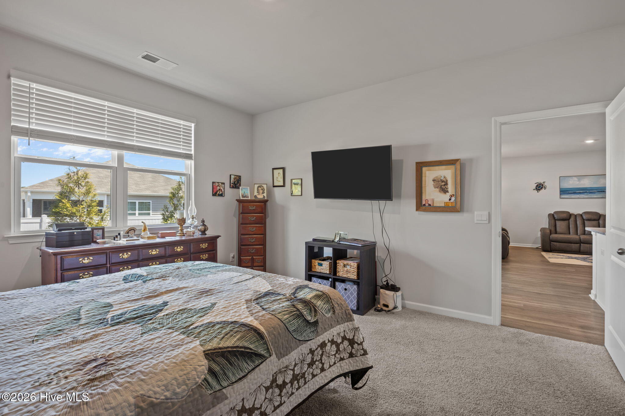 100567889 | Photo 32