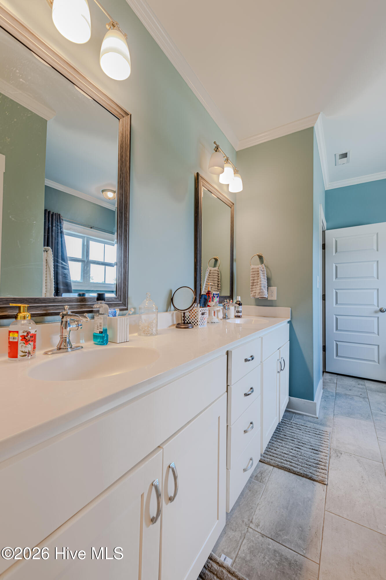 100559174 | Photo 49