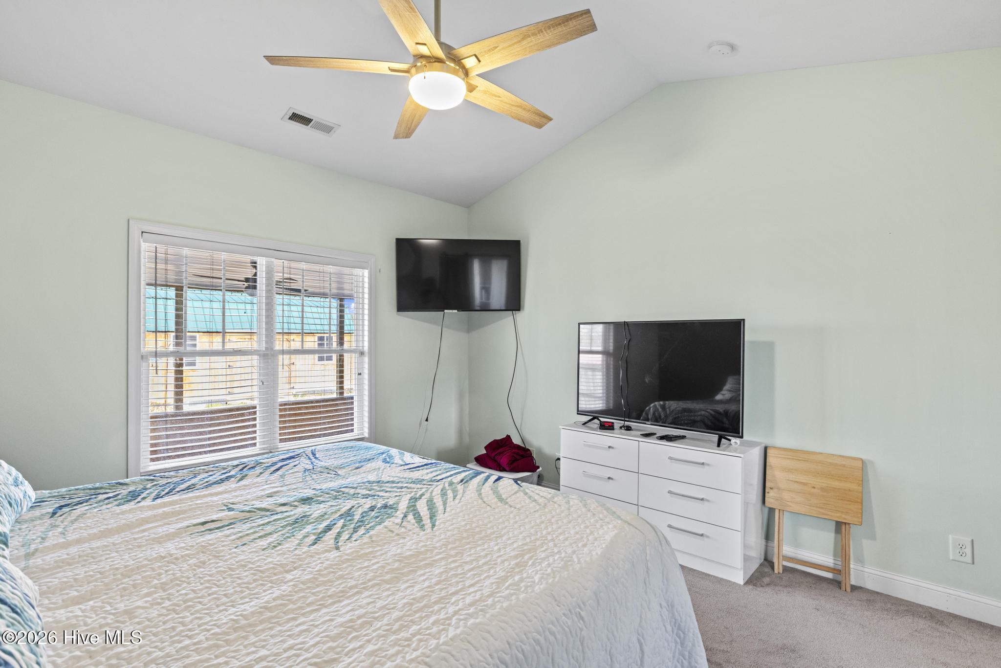 100550507 | Photo 15