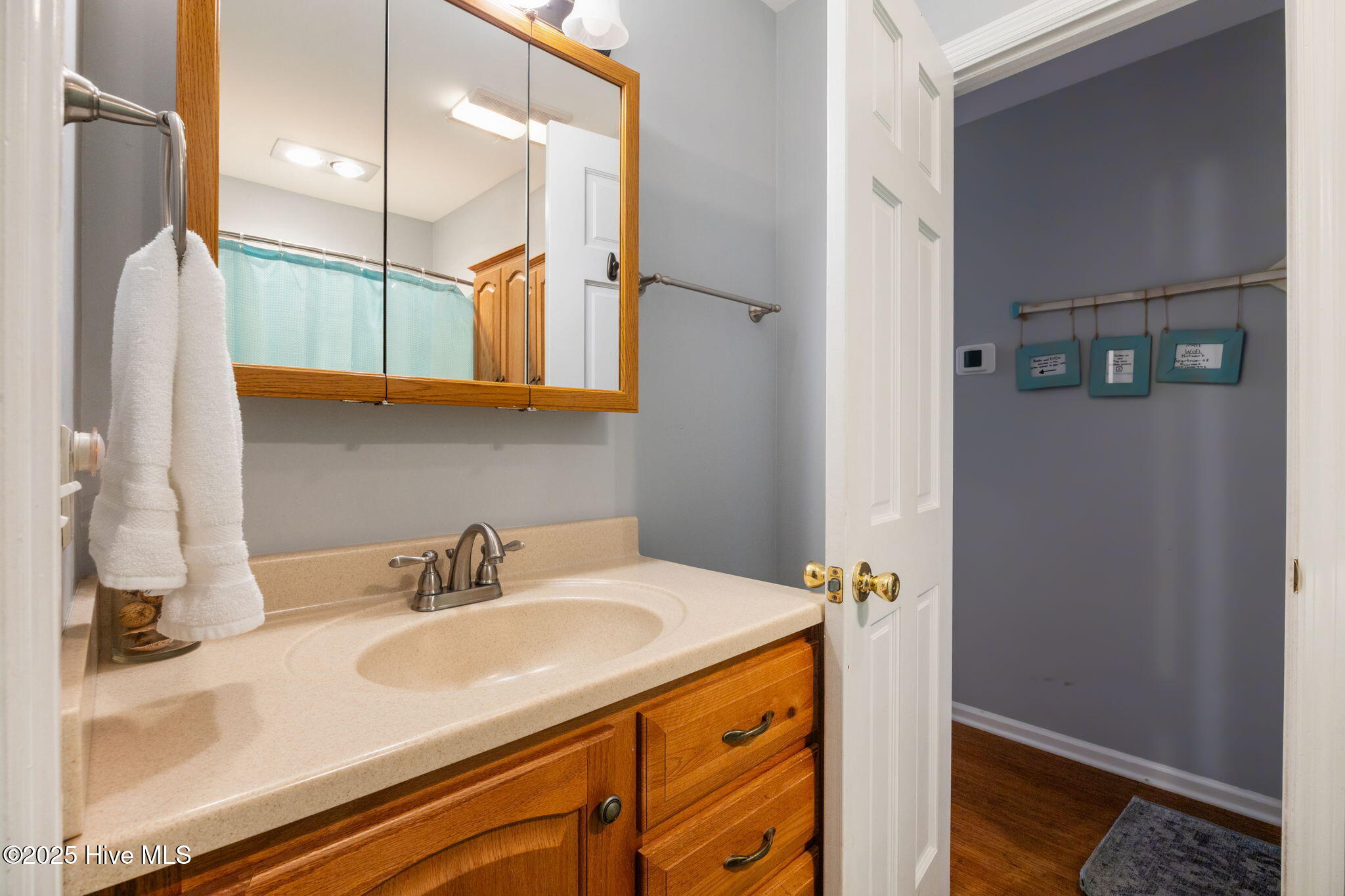 100542985 | Photo 43