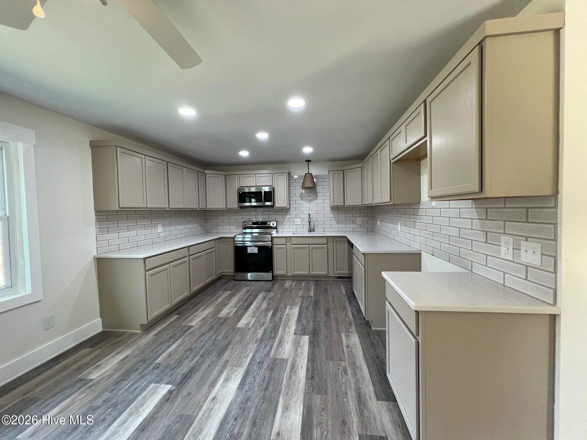 100559659 | Photo 13