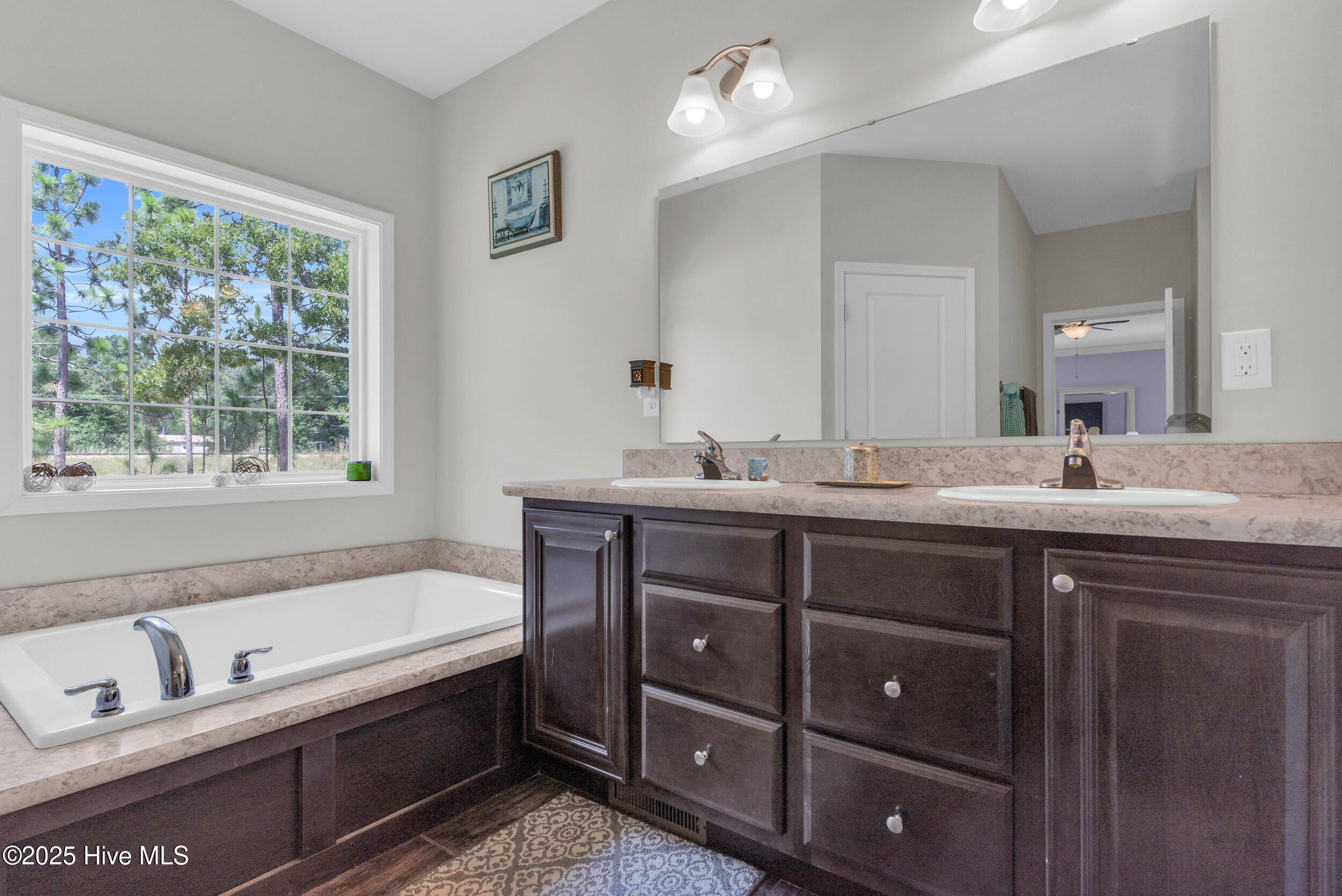 100521196 | Photo 25