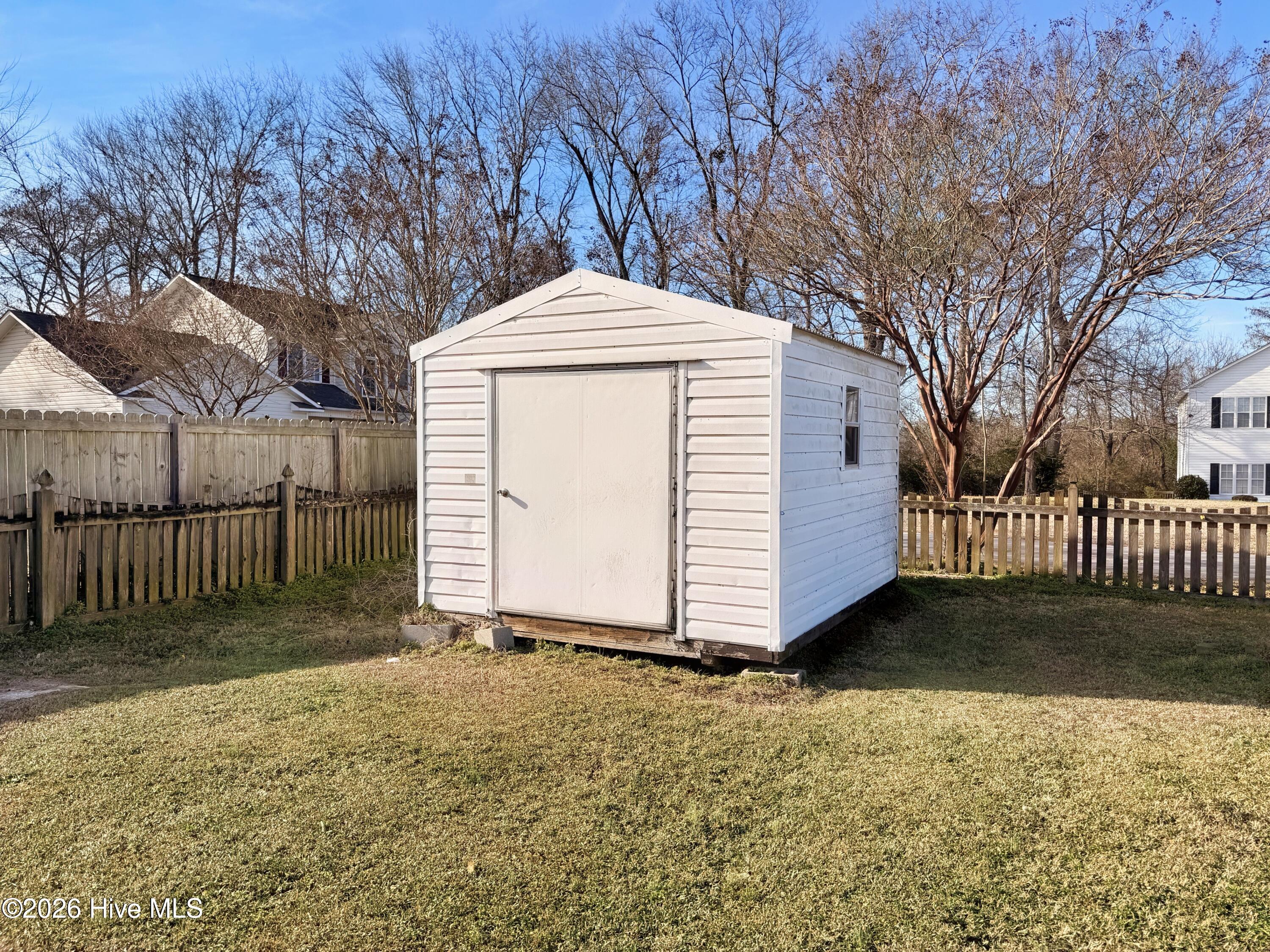 100547389 | Photo 46