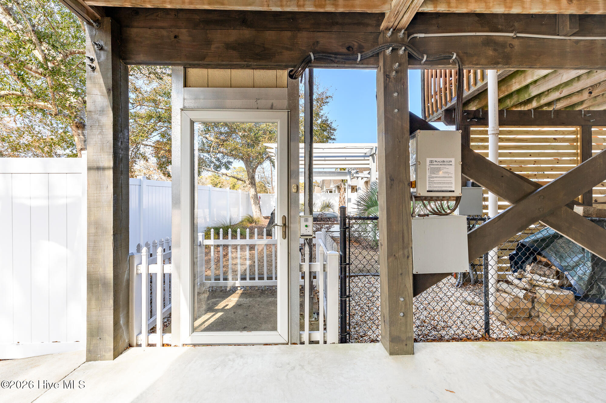 100554367 | Photo 63