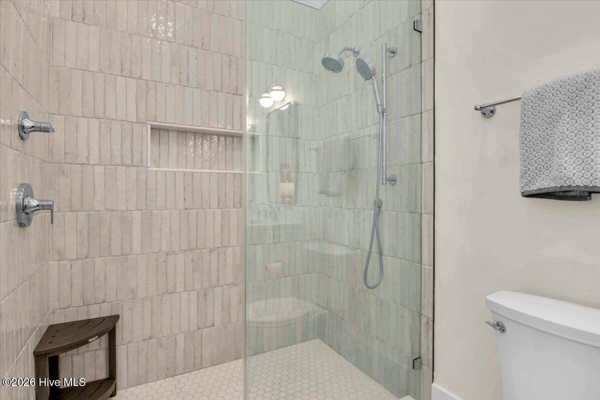 100563677 | Photo 32