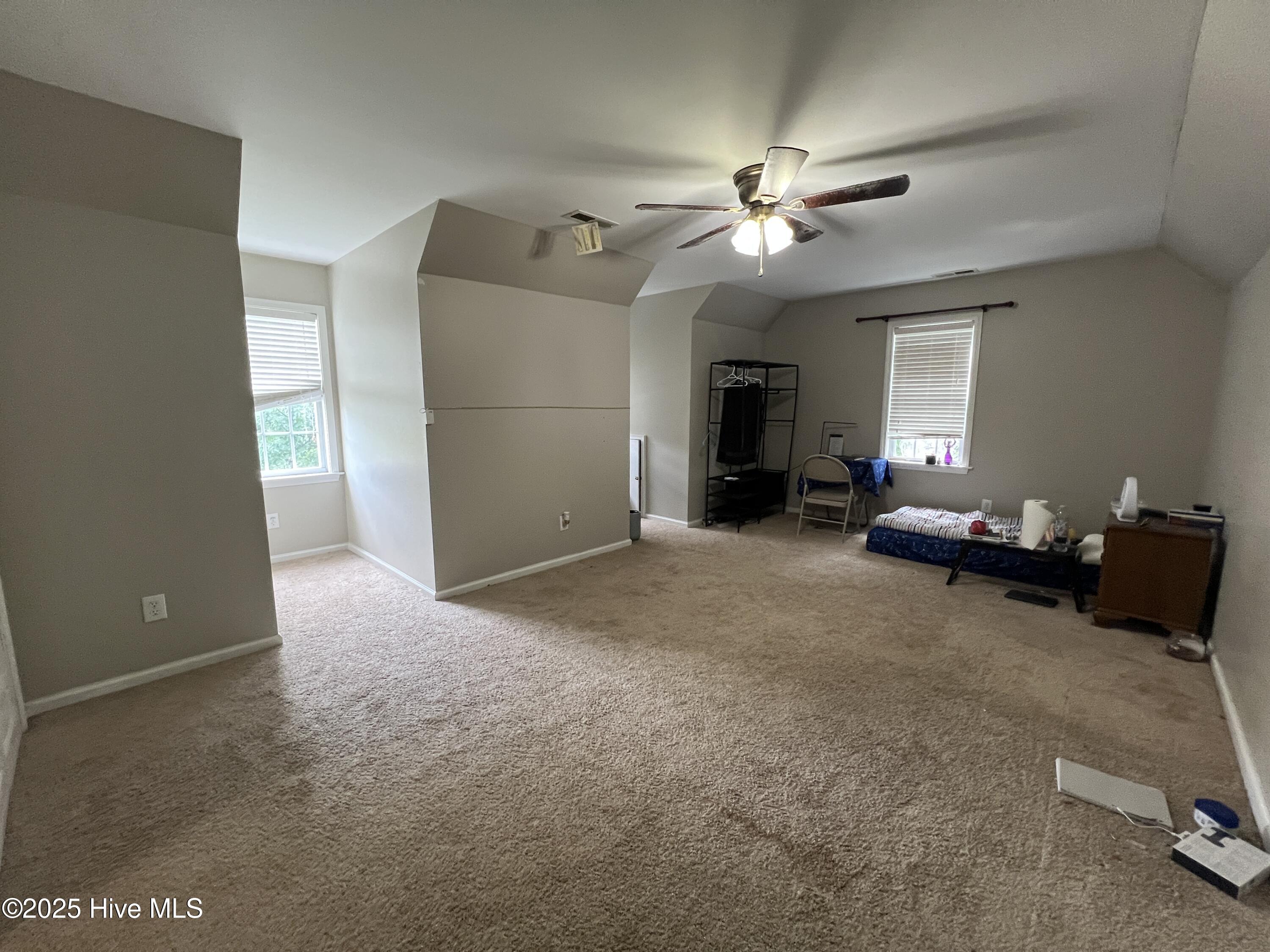 100522387 | Photo 10