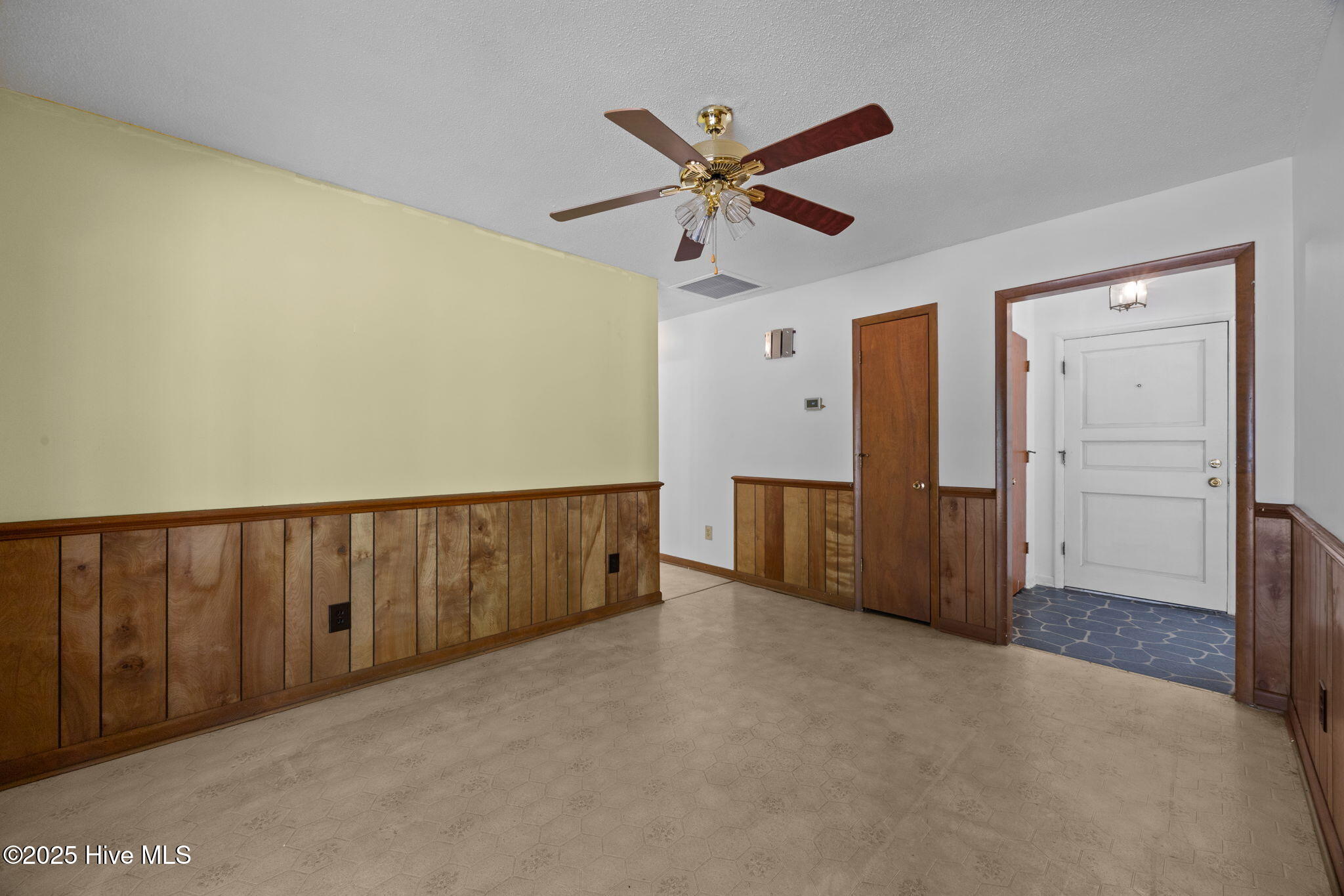 100542323 | Photo 38