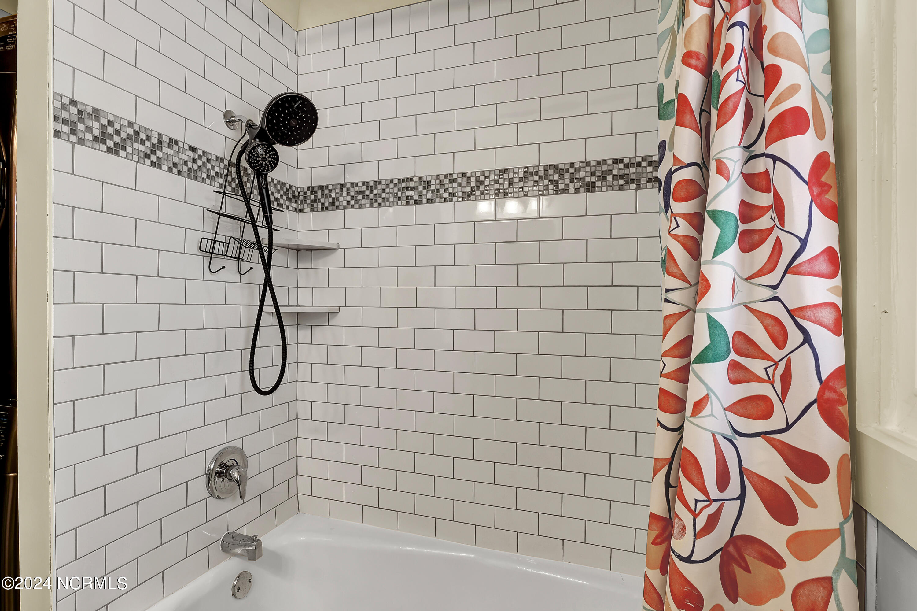 100515683 | Photo 14