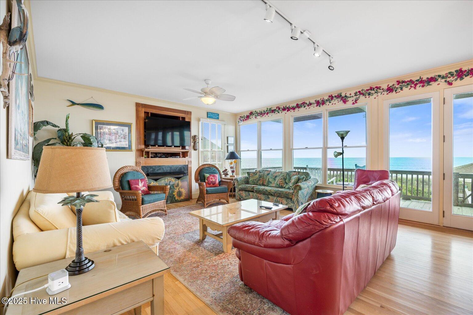 100526123 | Photo 28