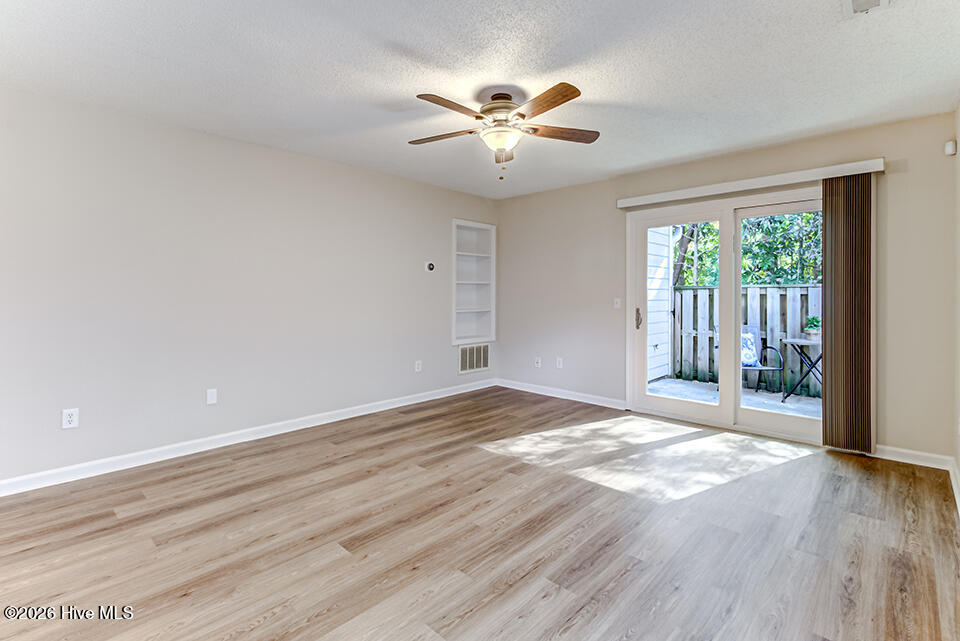 100565987 | Photo 15