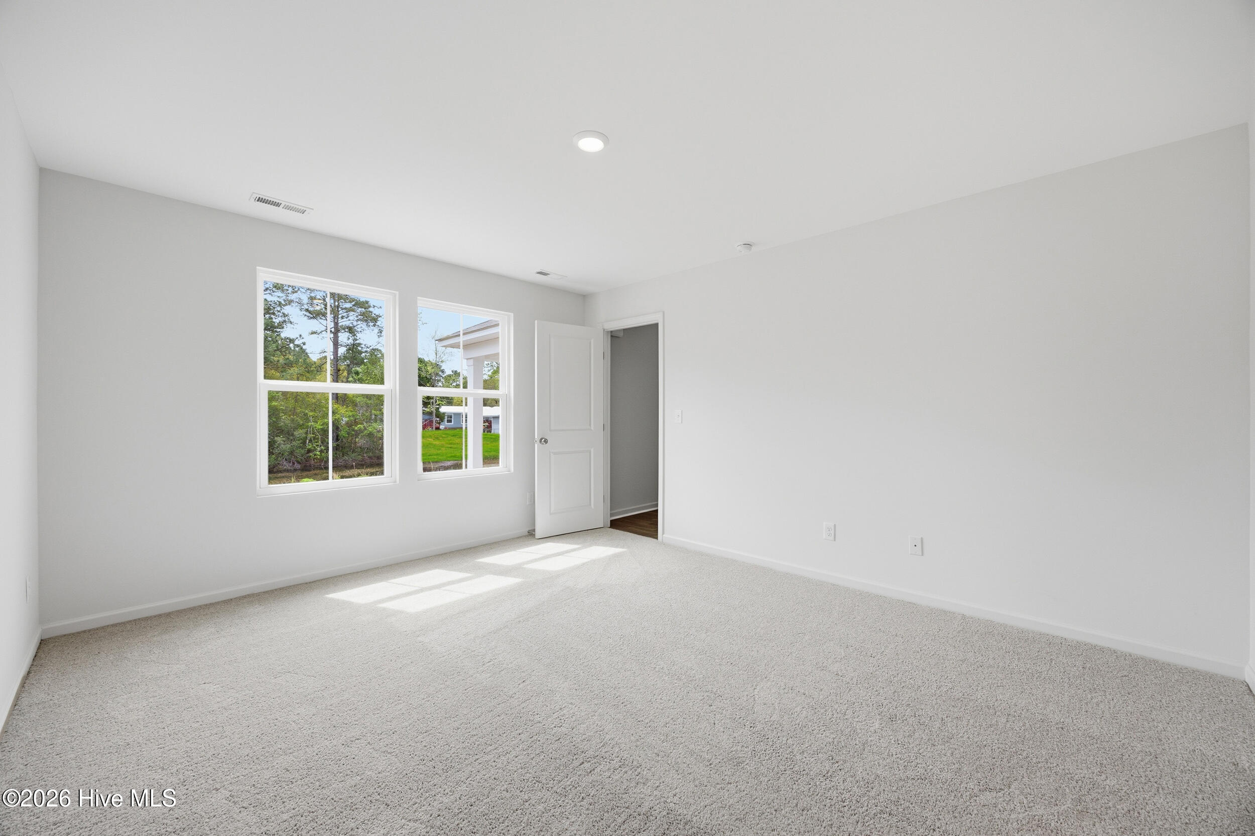 100567219 | Photo 15