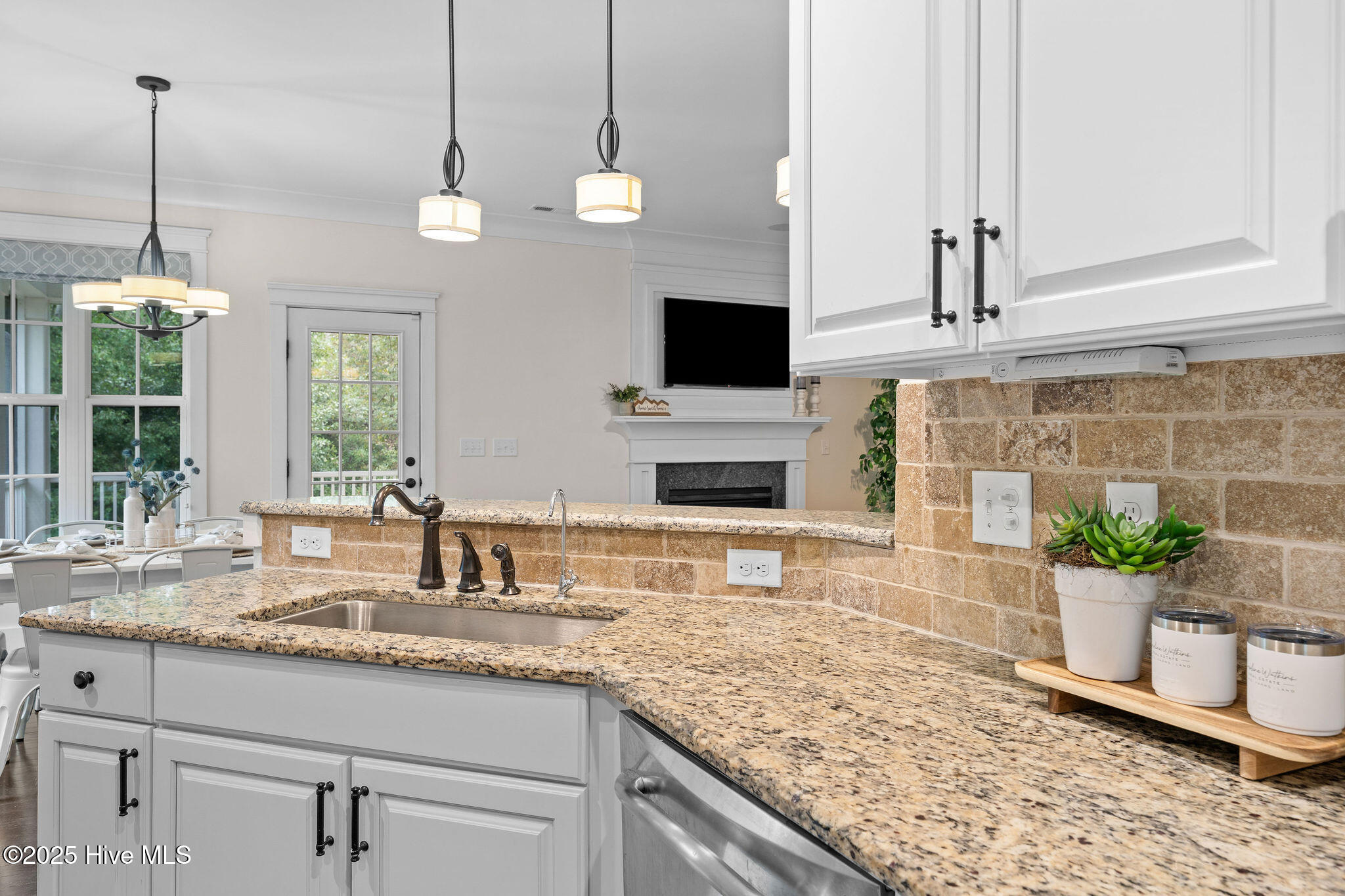 100536544 | Photo 31