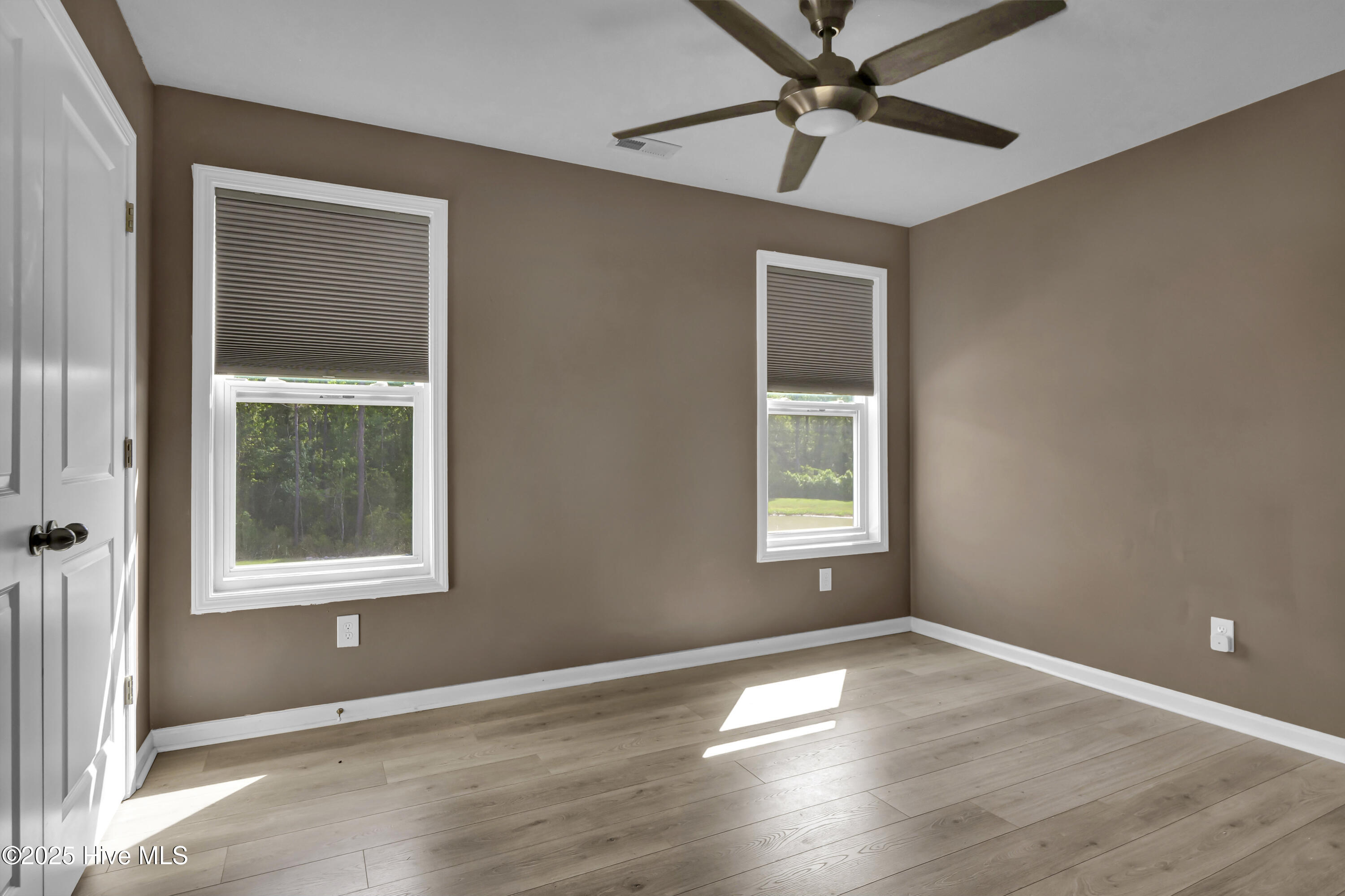 100535300 | Photo 18