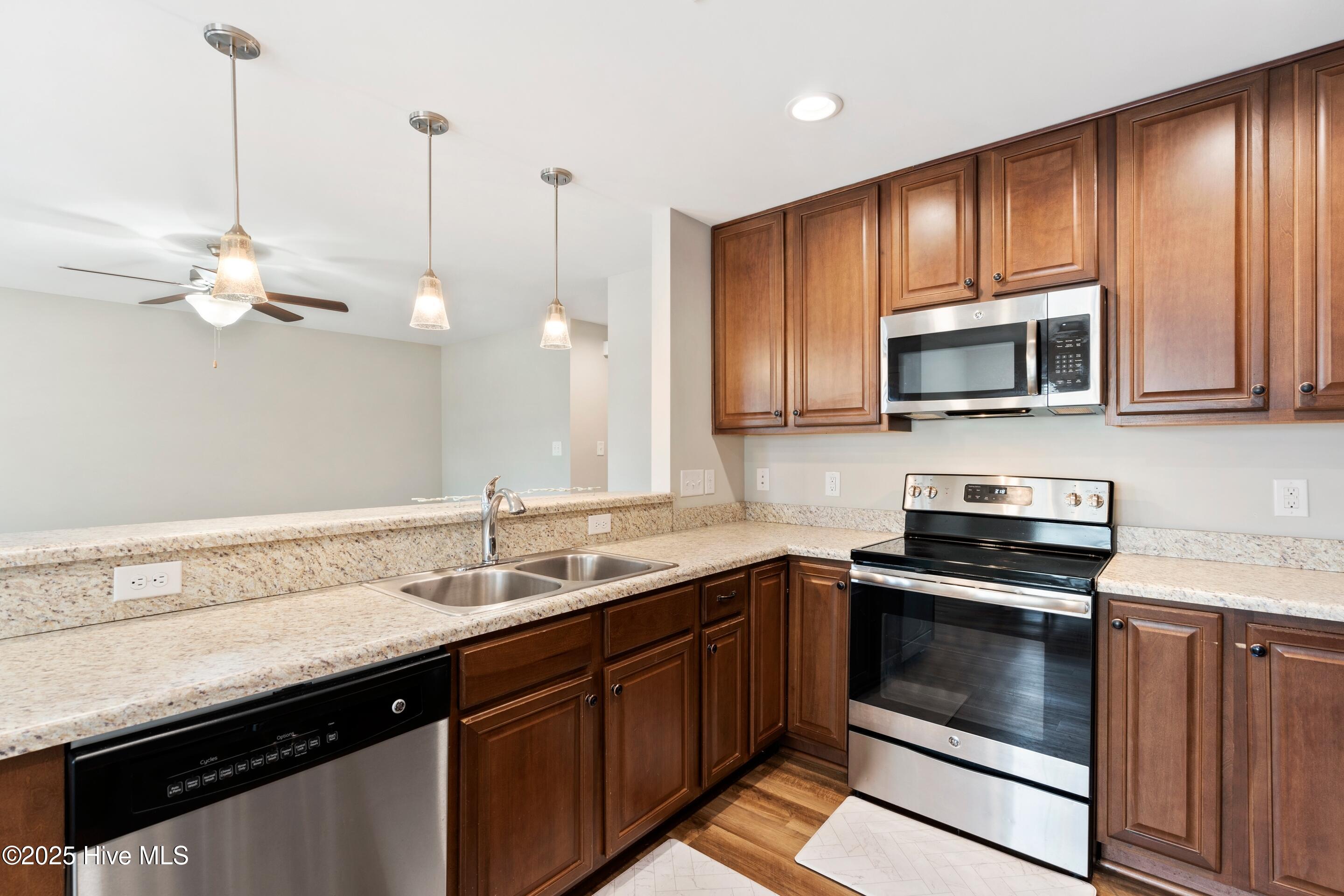 100523532 | Photo 18