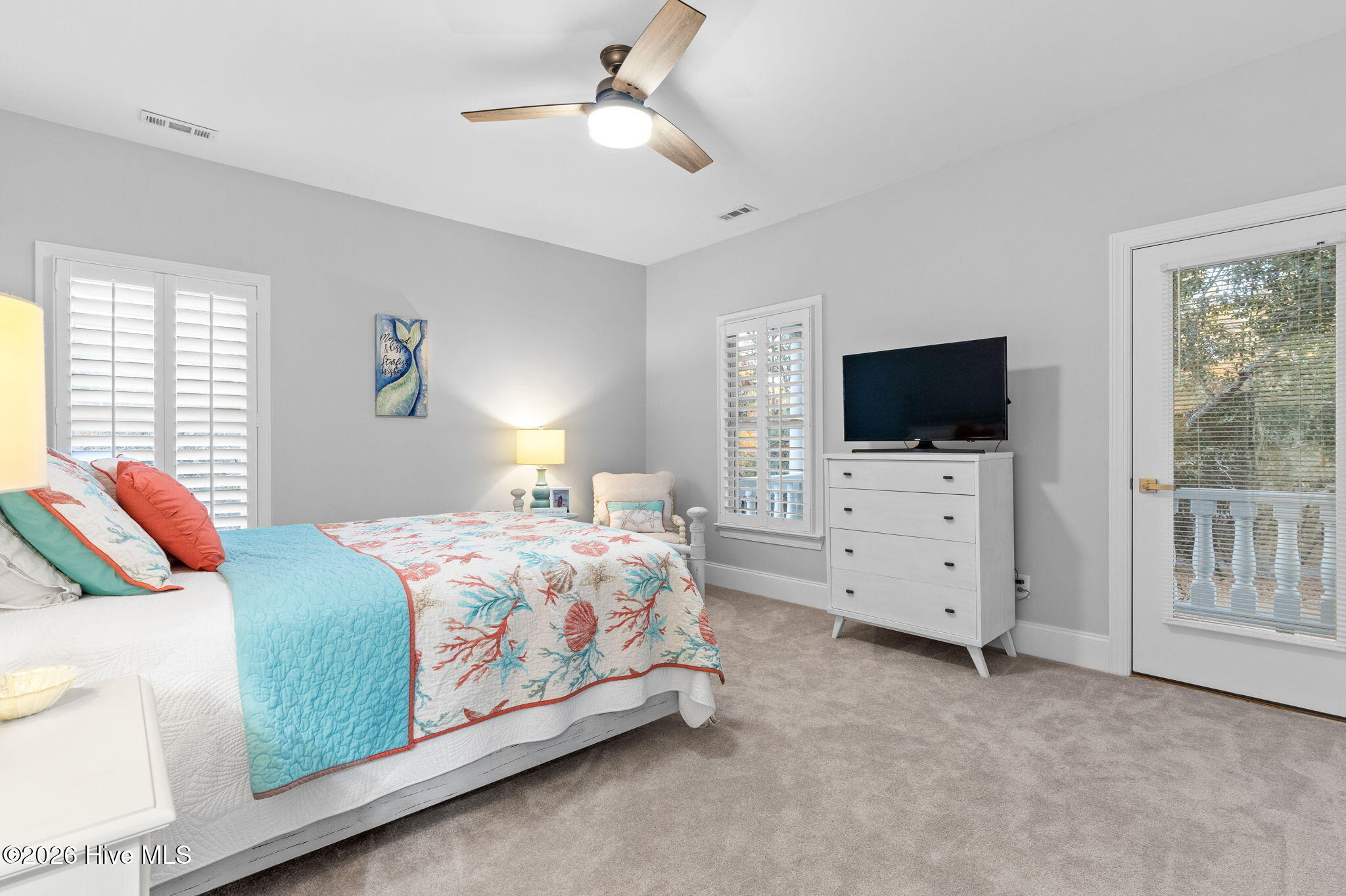 100549864 | Photo 40