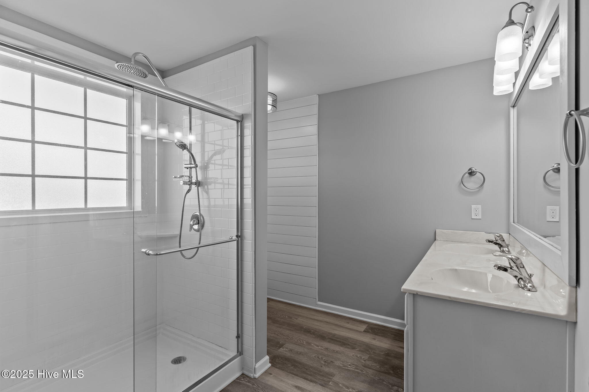 100536530 | Photo 26