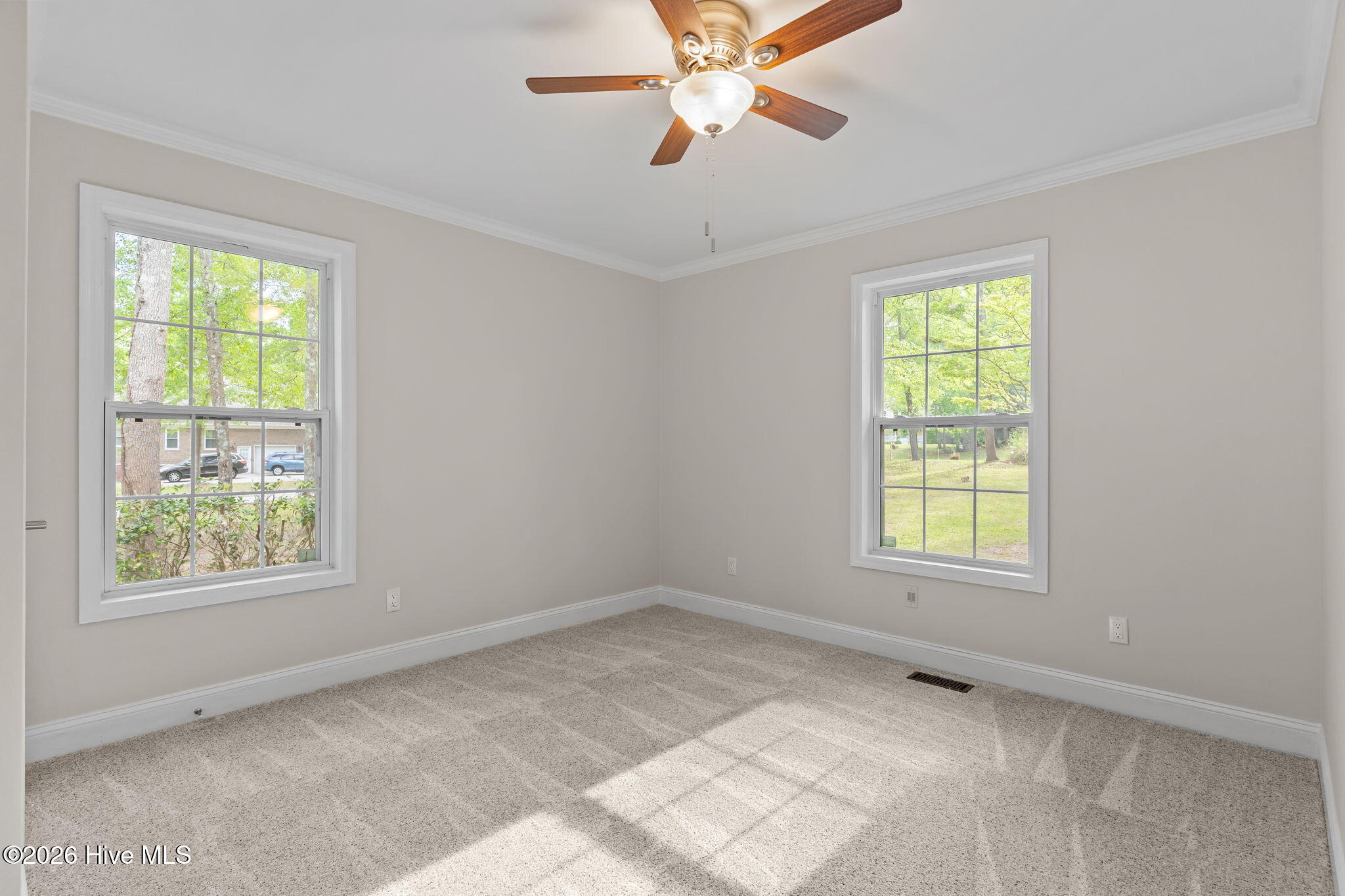 100567890 | Photo 33