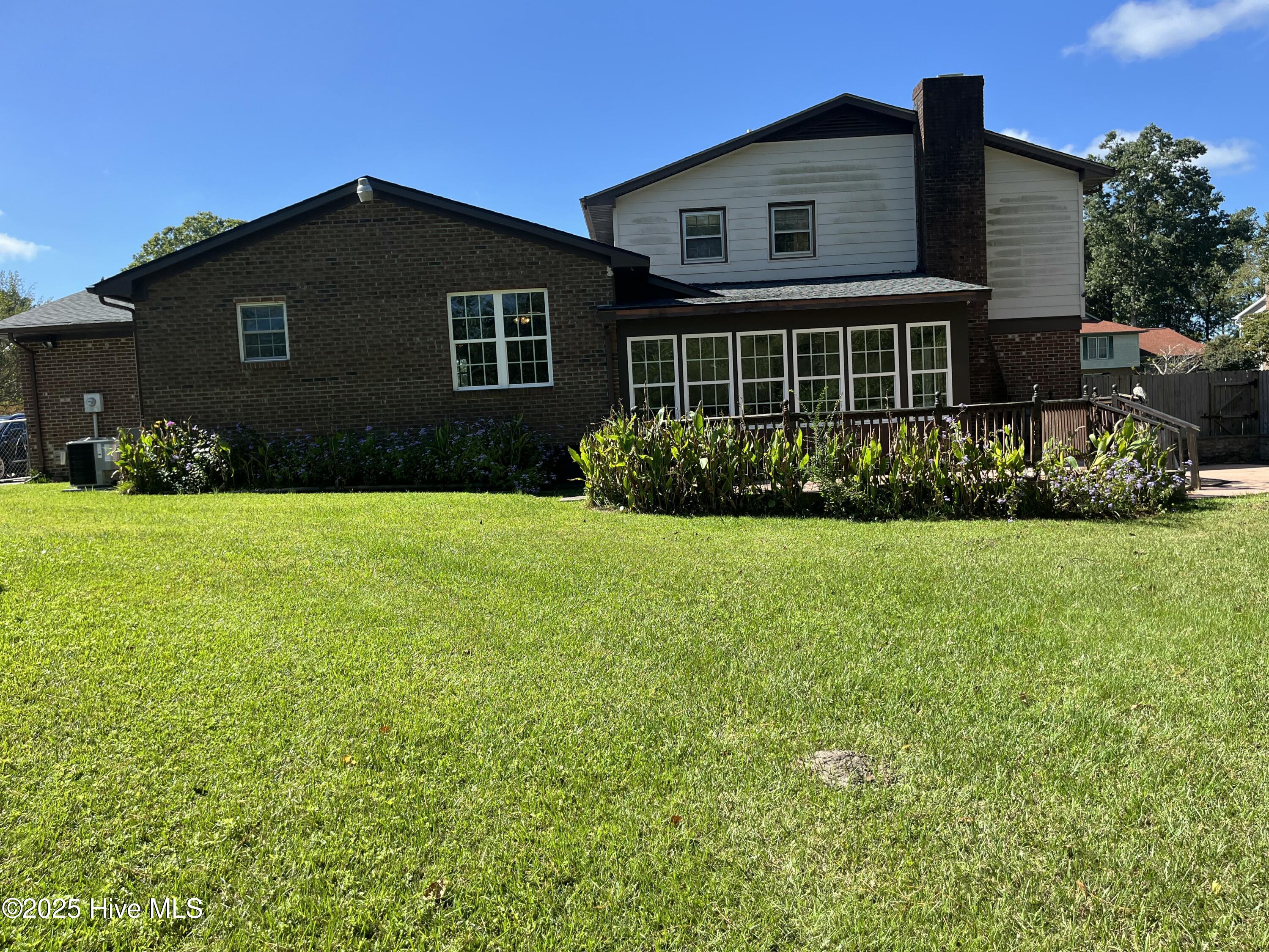 100535550 | Photo 11