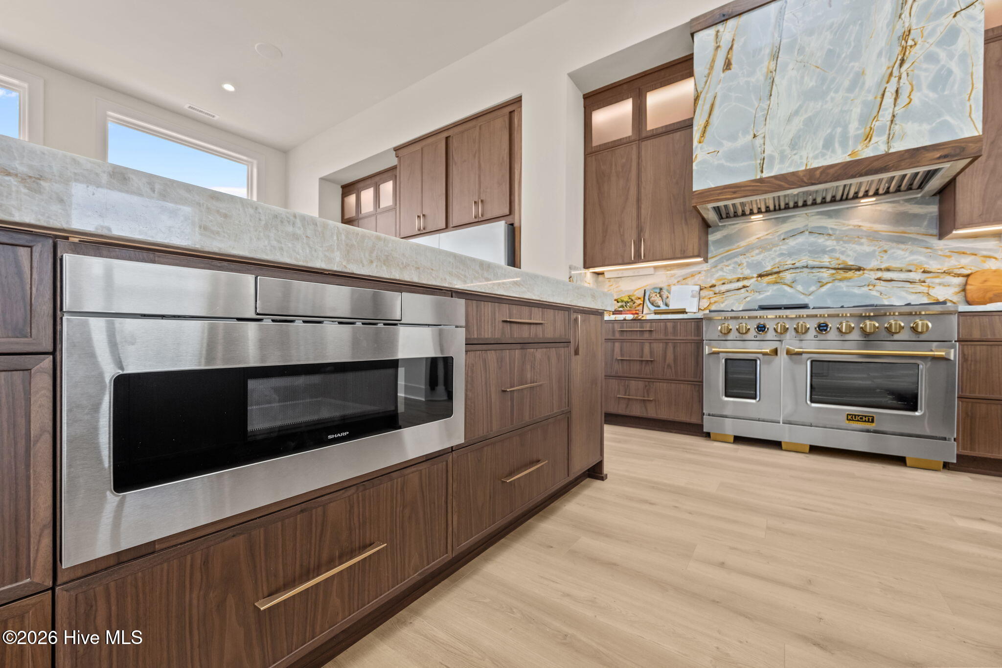 100552191 | Photo 17