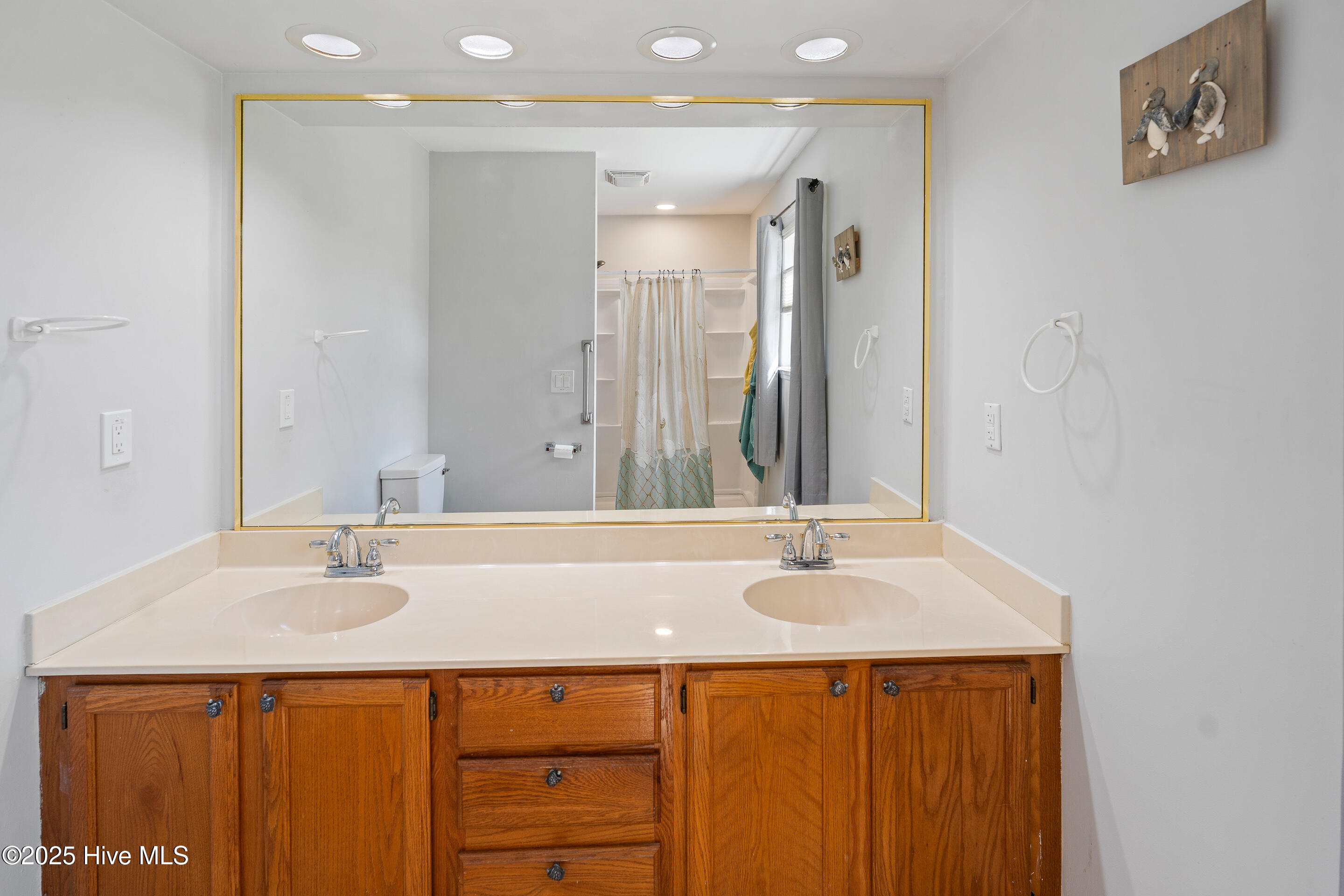 100523707 | Photo 28