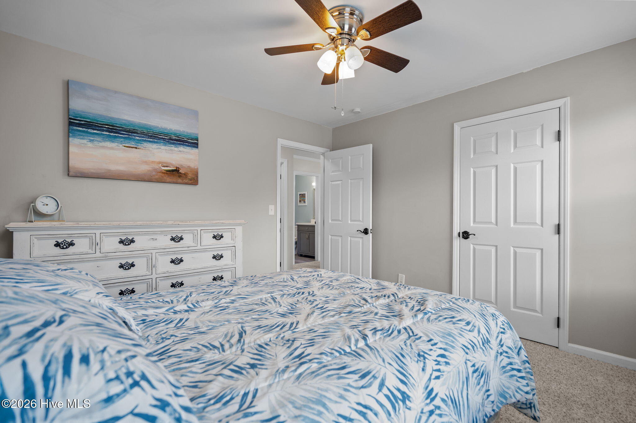 100548092 | Photo 35