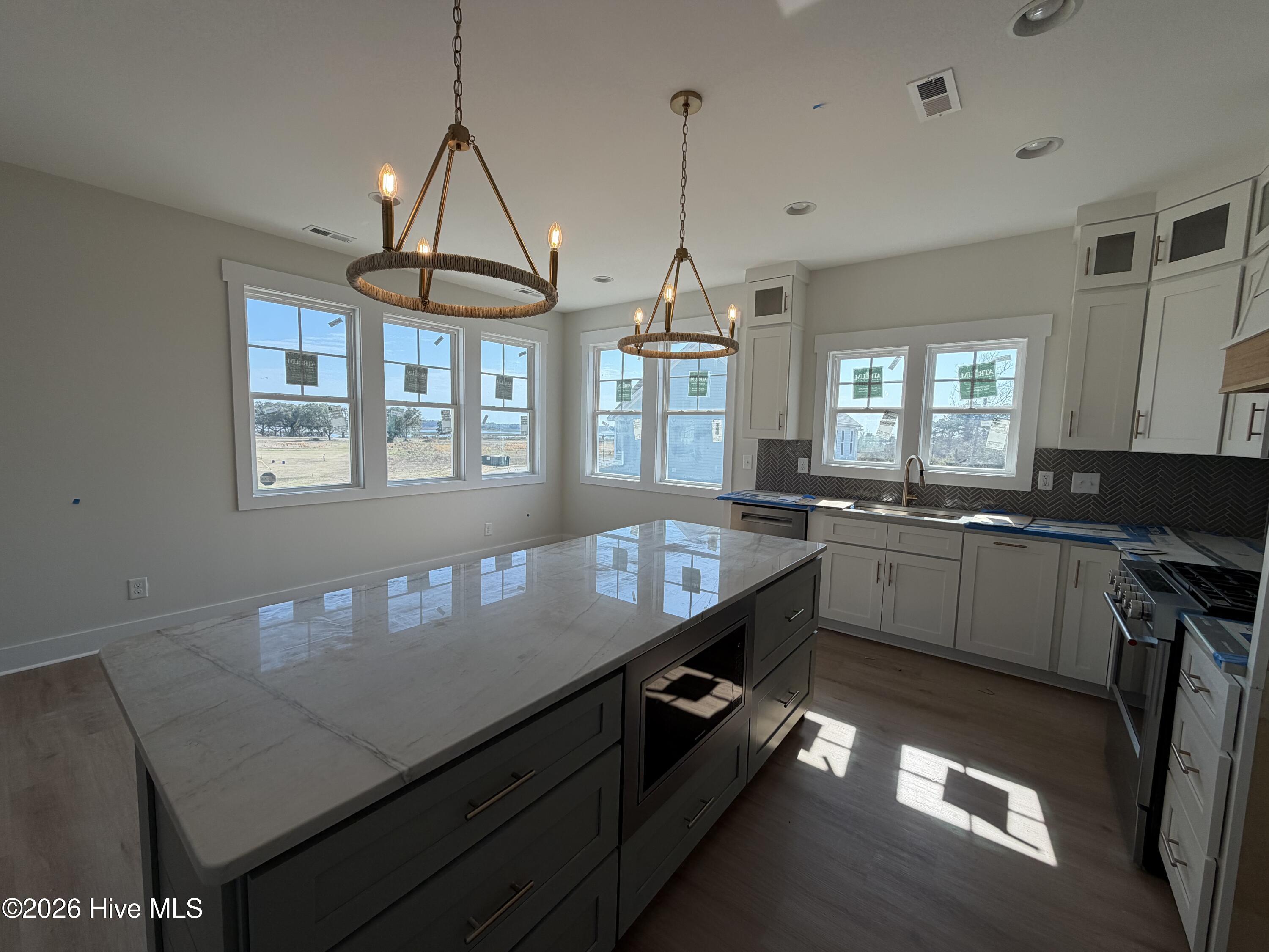 100559607 | Photo 22