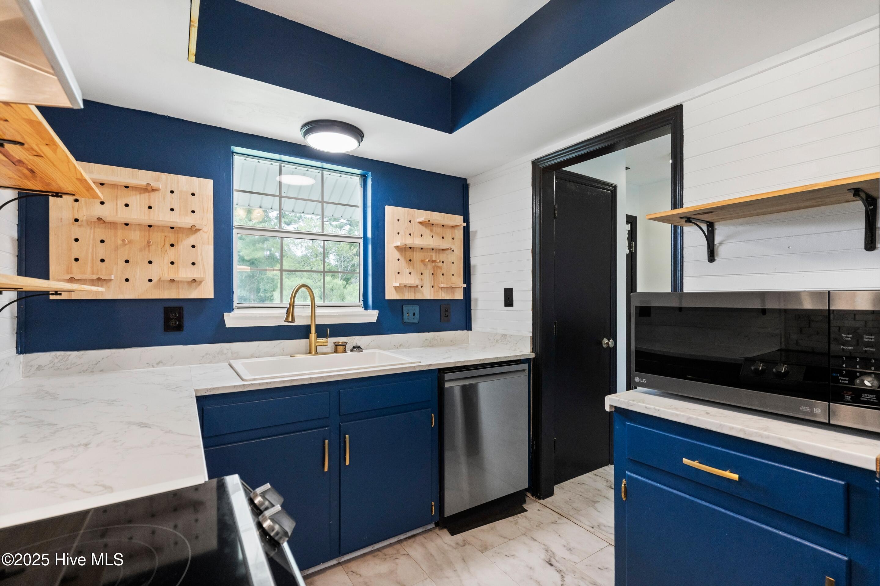 100523596 | Photo 11