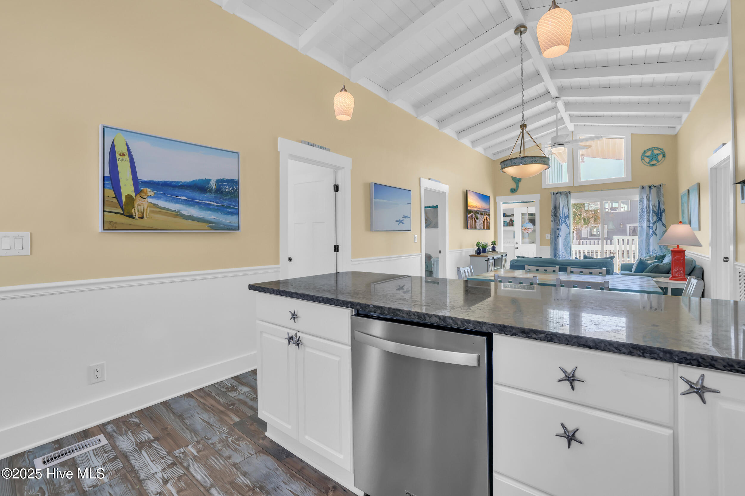 100536286 | Photo 10