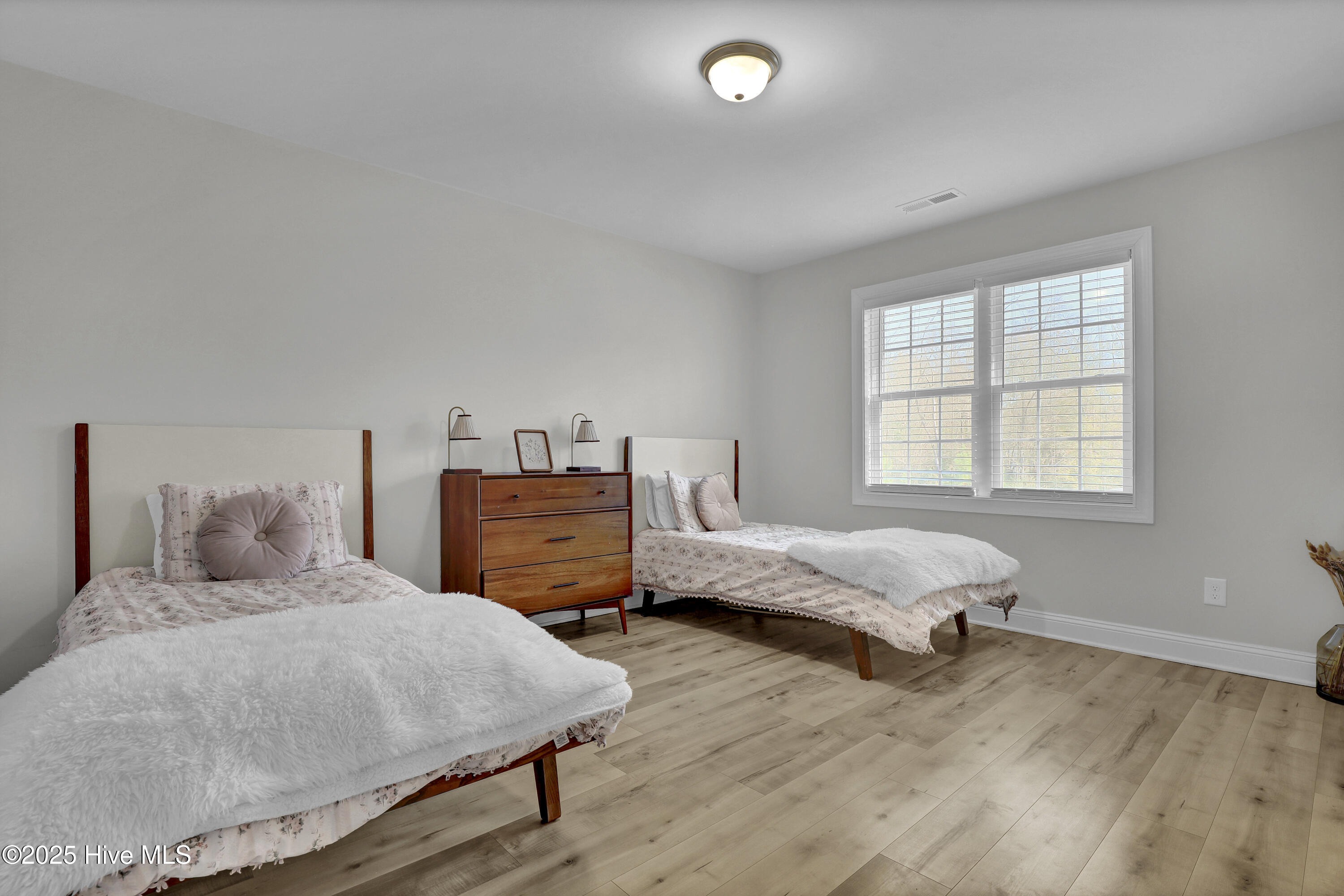 100546103 | Photo 31