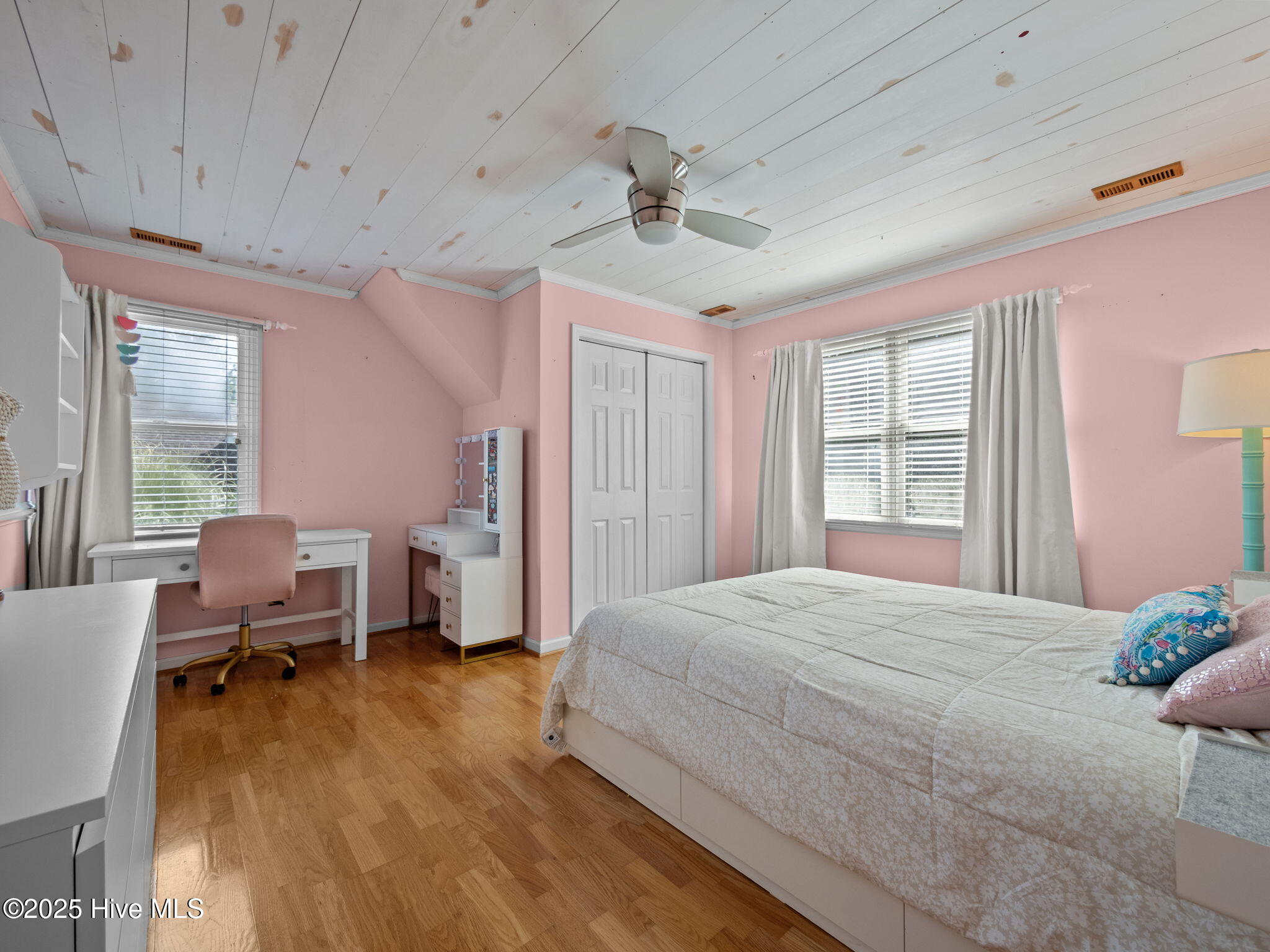 100535865 | Photo 38