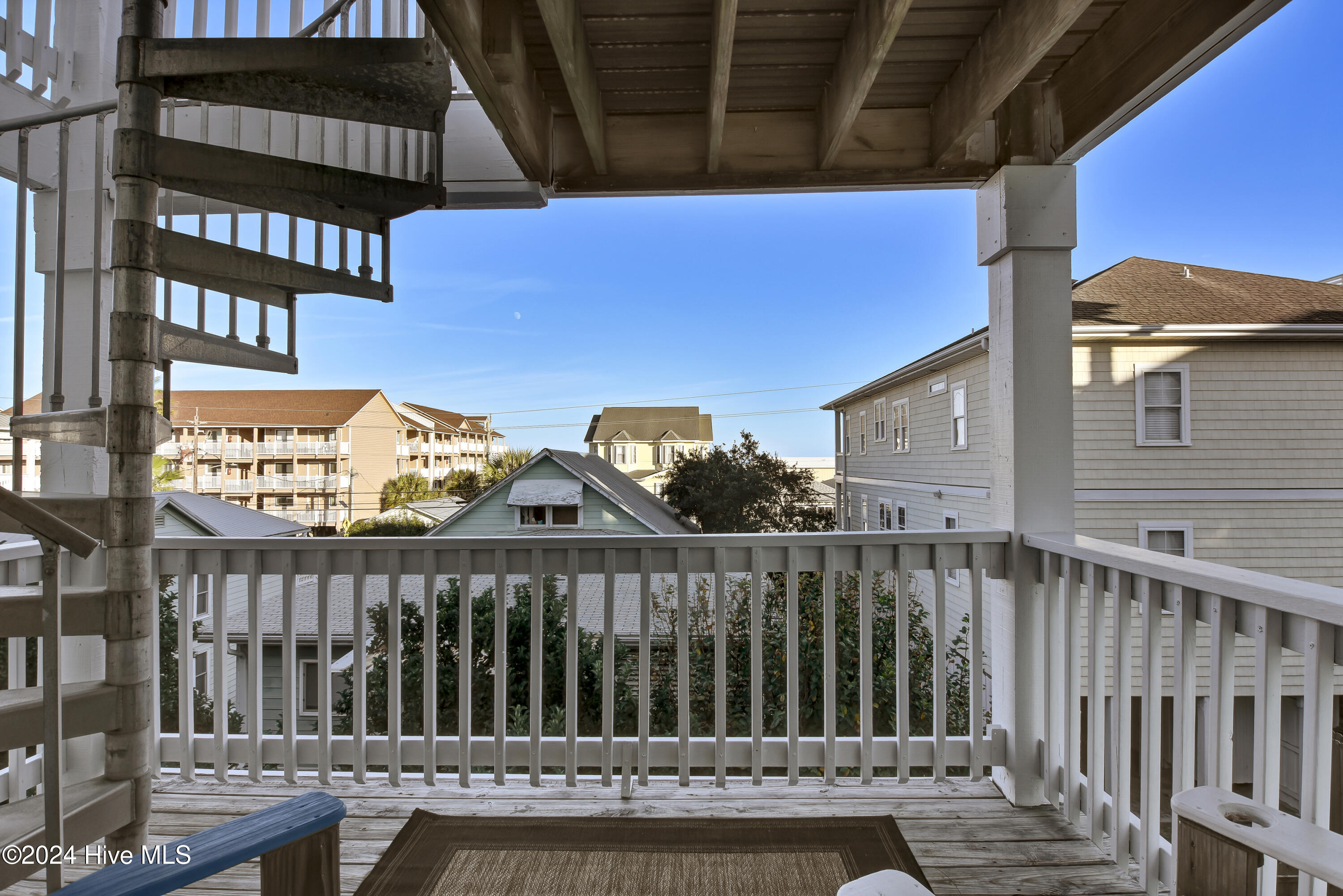 100475790 | Photo 29