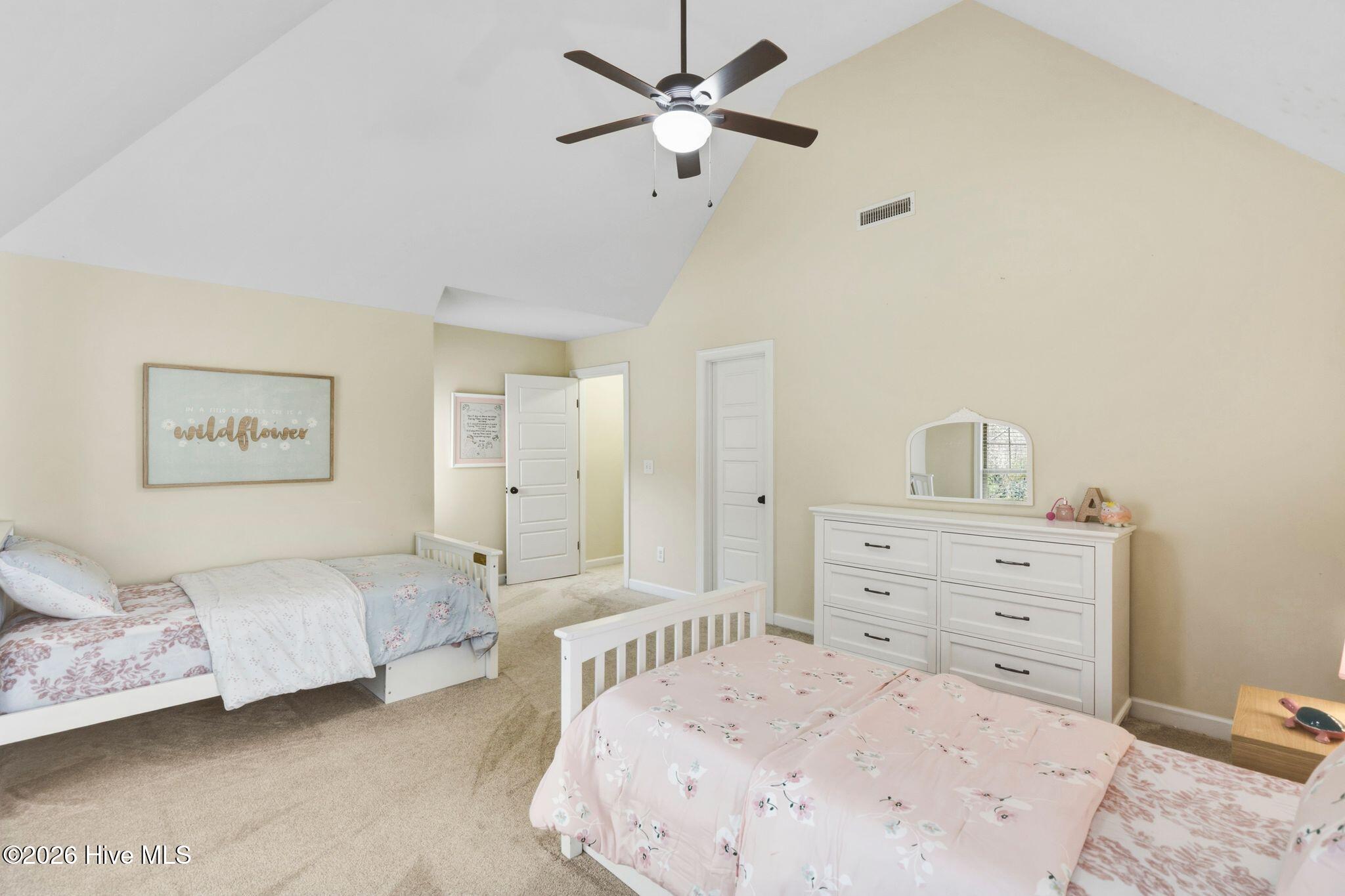 100562110 | Photo 51