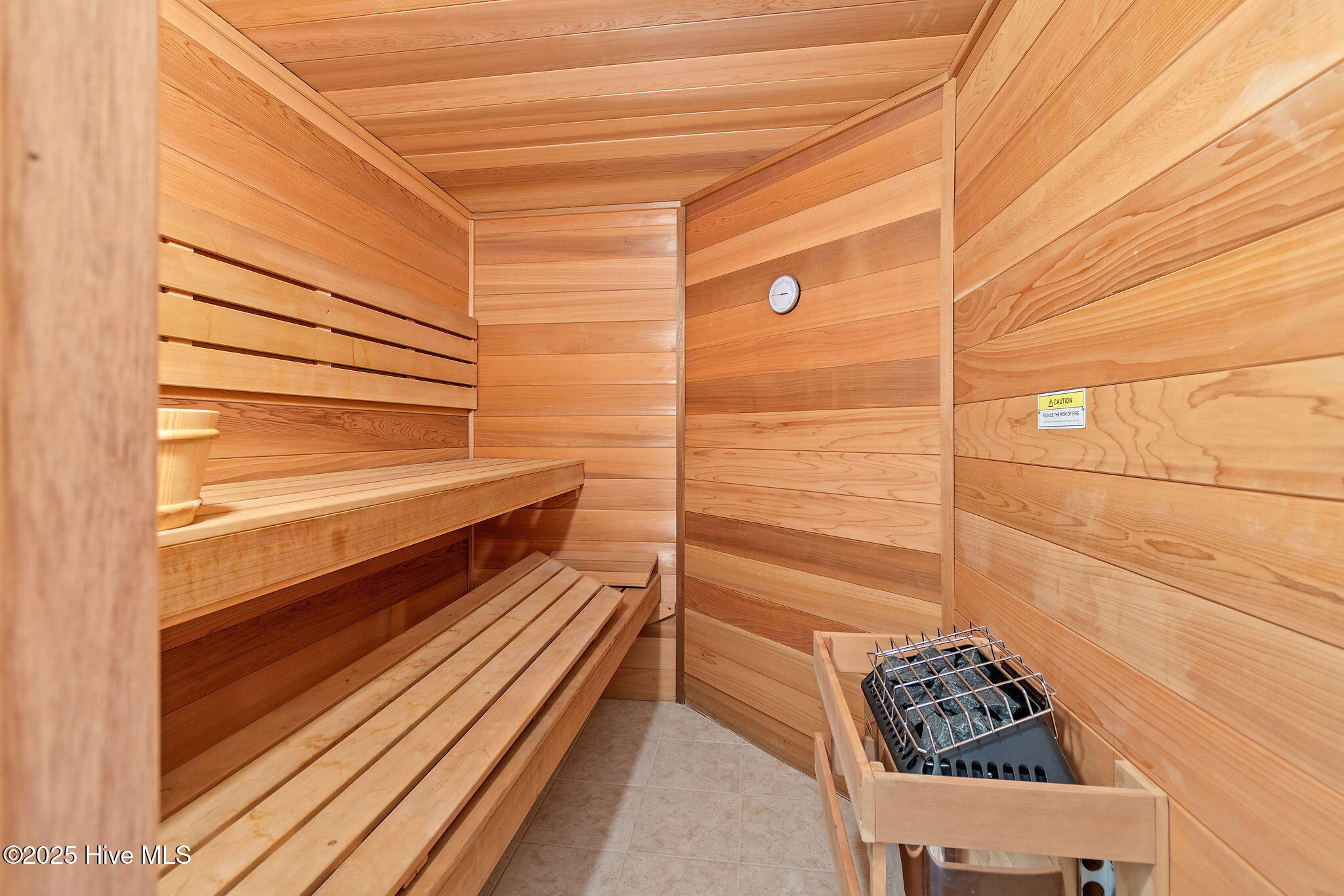 100498413 | Photo 43