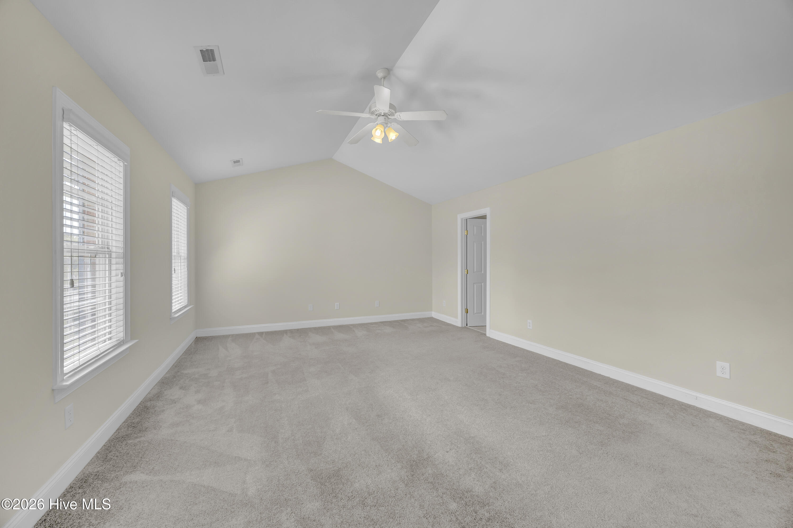 100541932 | Photo 16