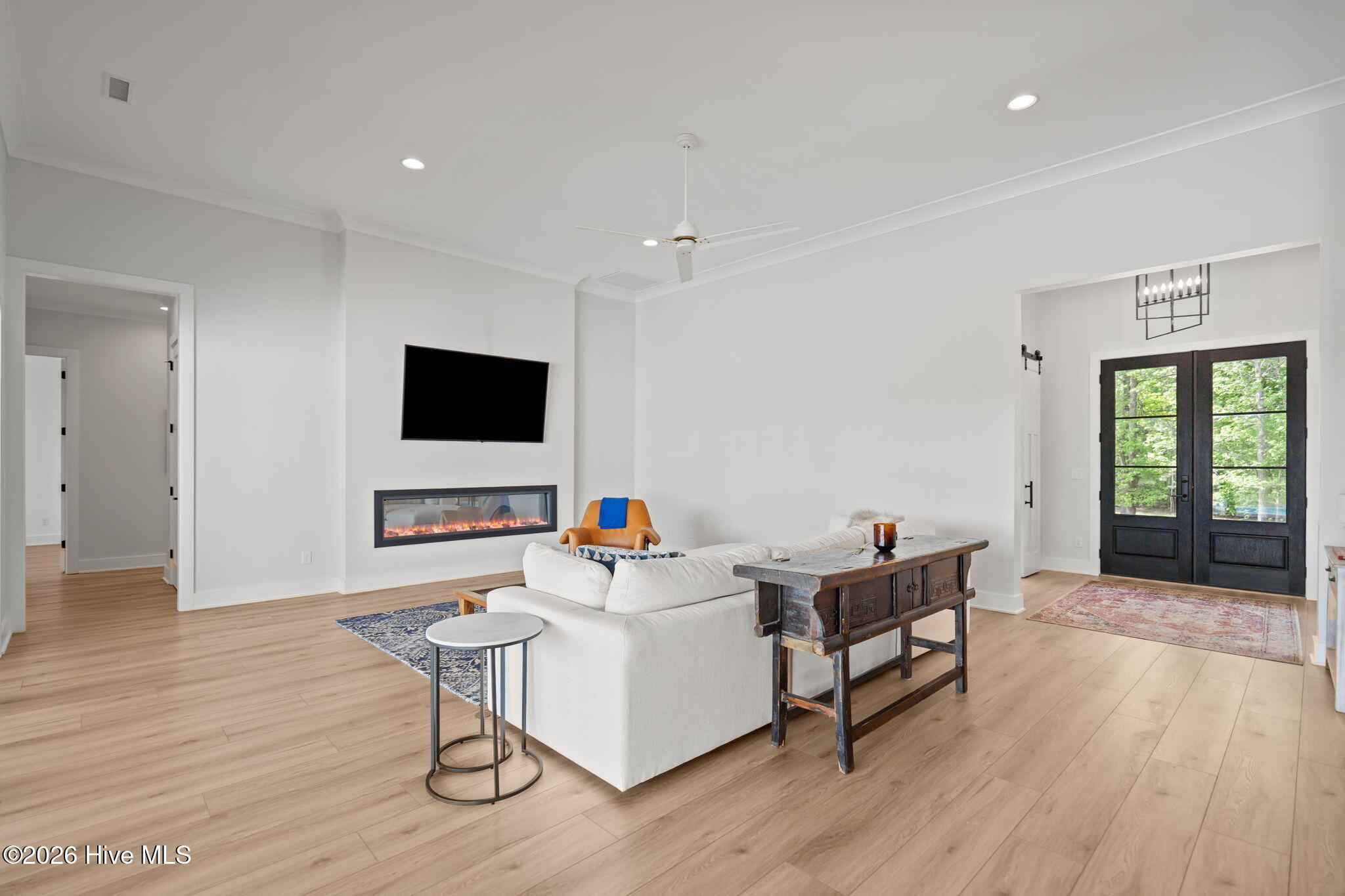 100566934 | Photo 30