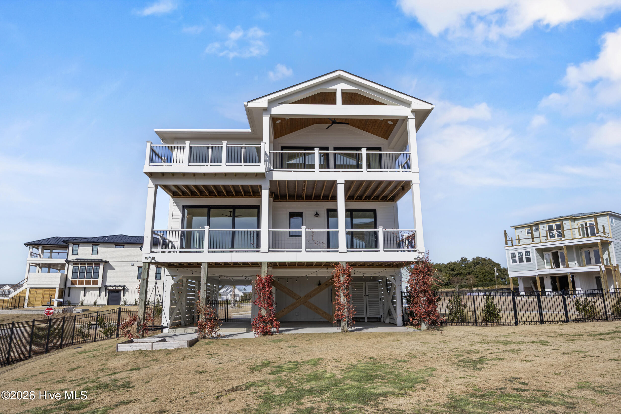 100551268 | Photo 63