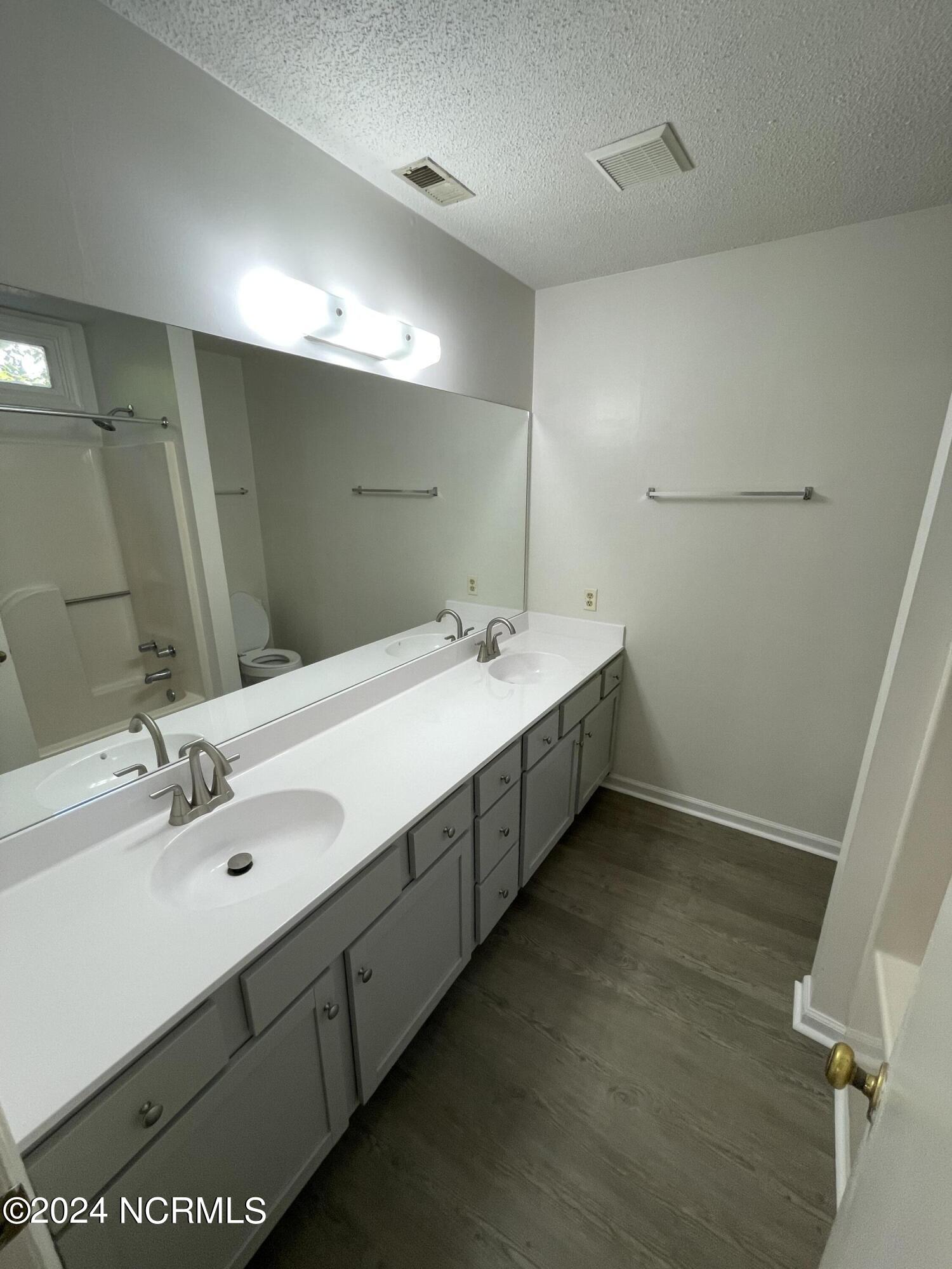 100544416 | Photo 16