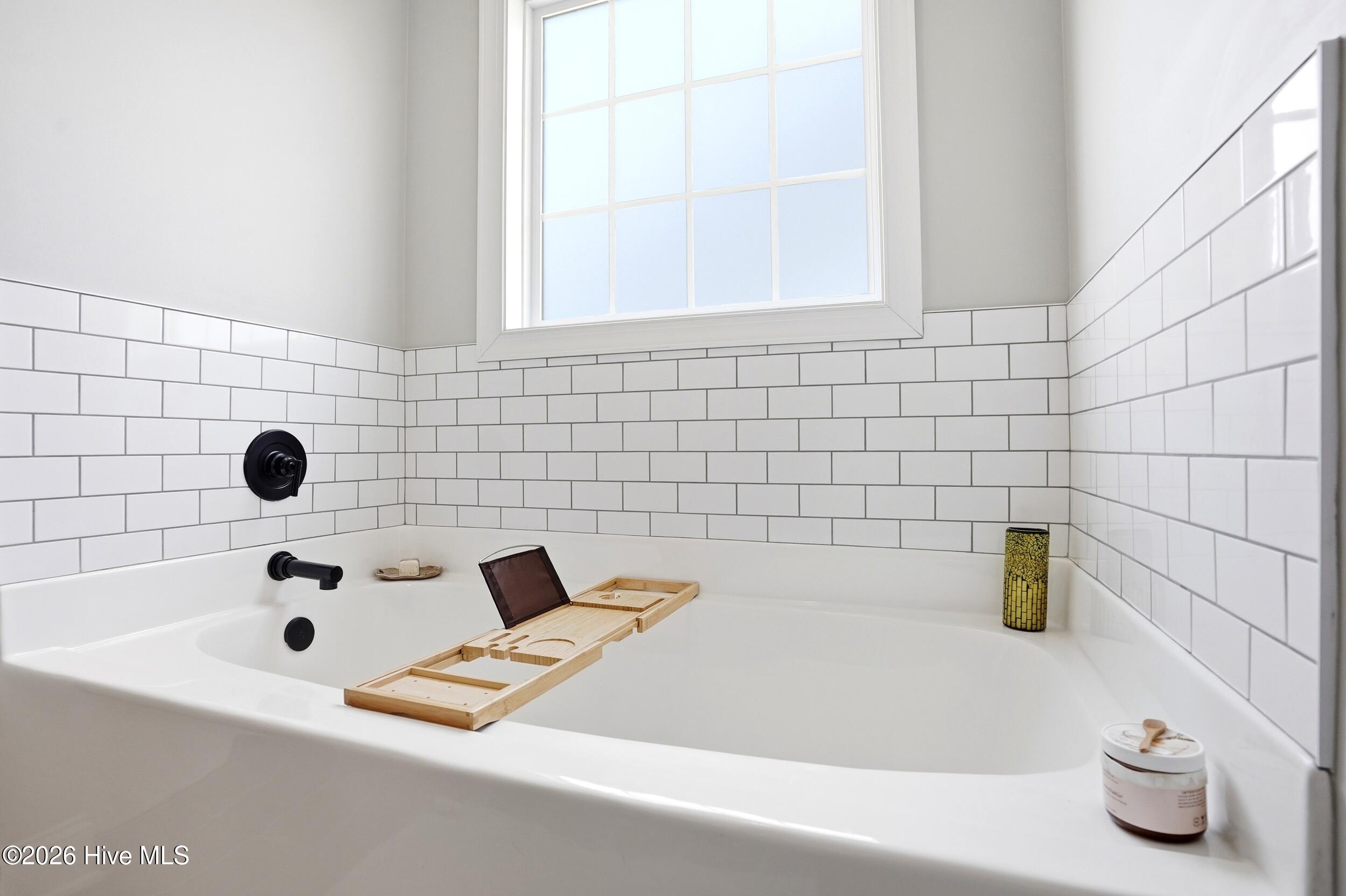 100570216 | Photo 26