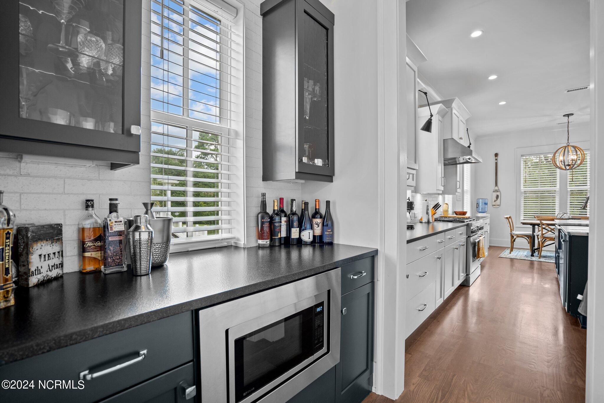 100556324 | Photo 11