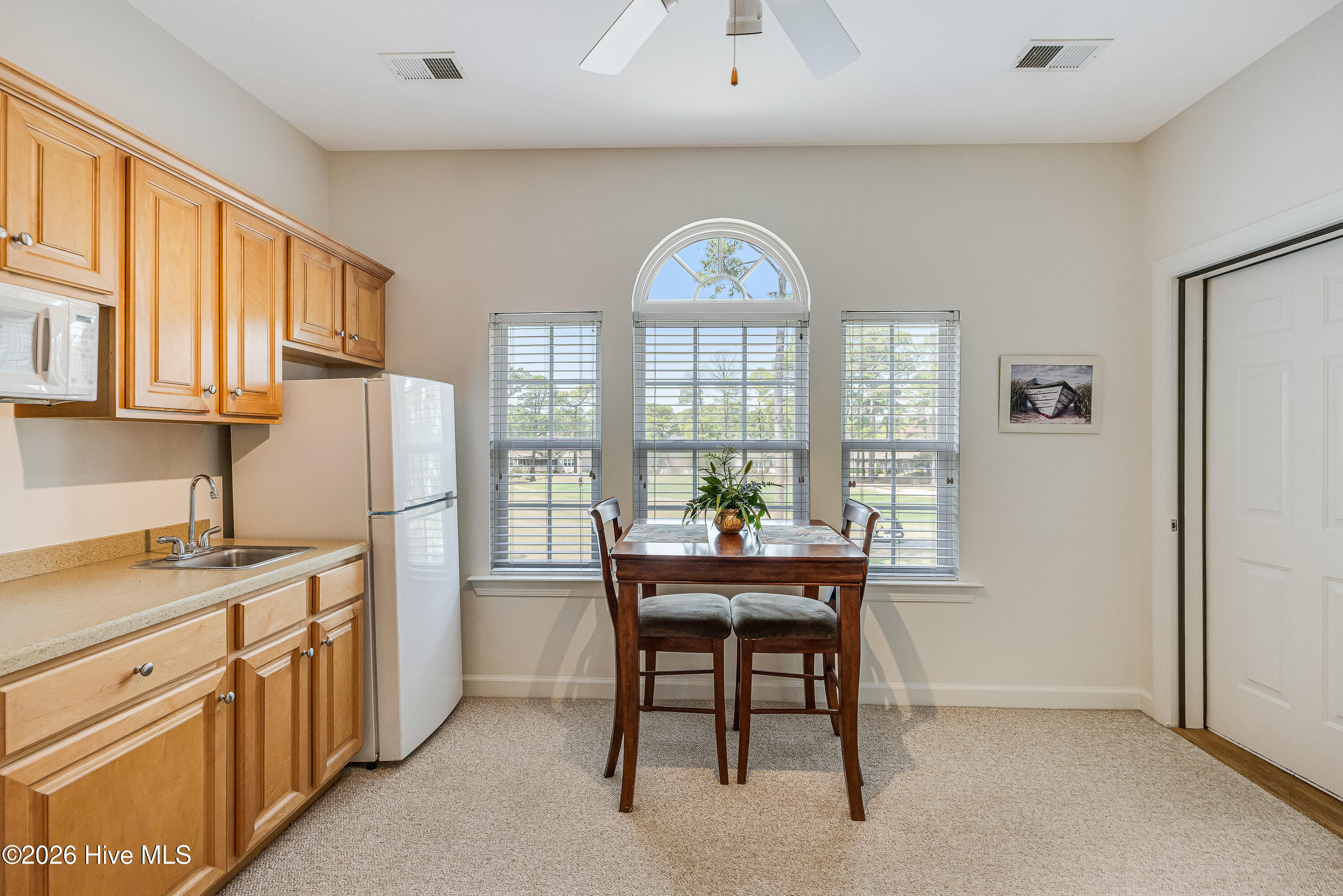 100561043 | Photo 25