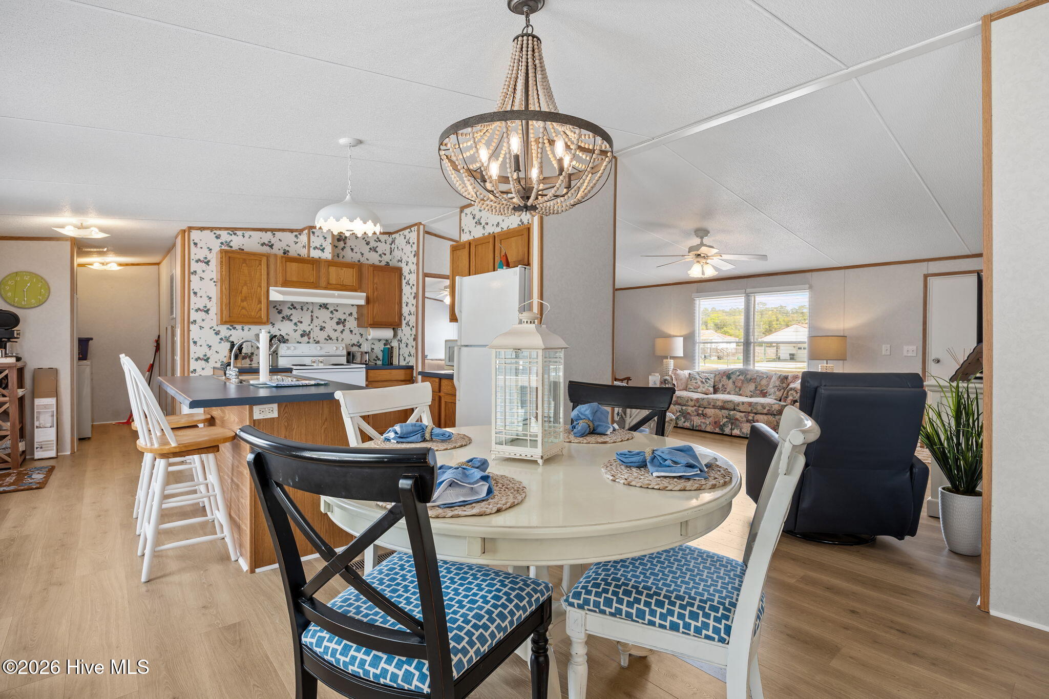 100566757 | Photo 16