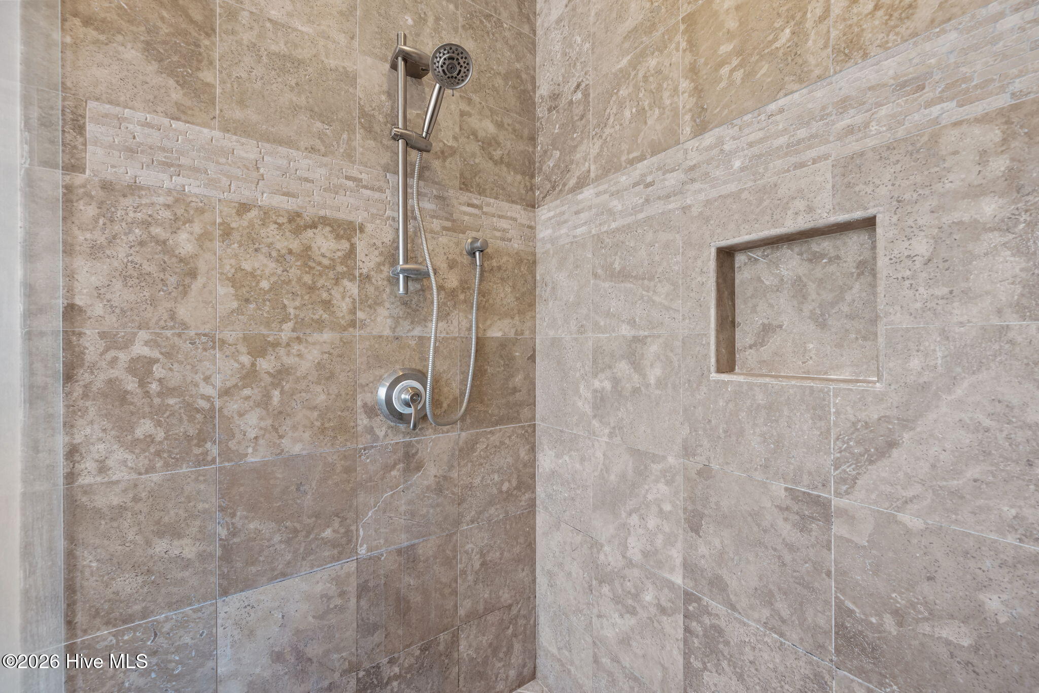 100570241 | Photo 50