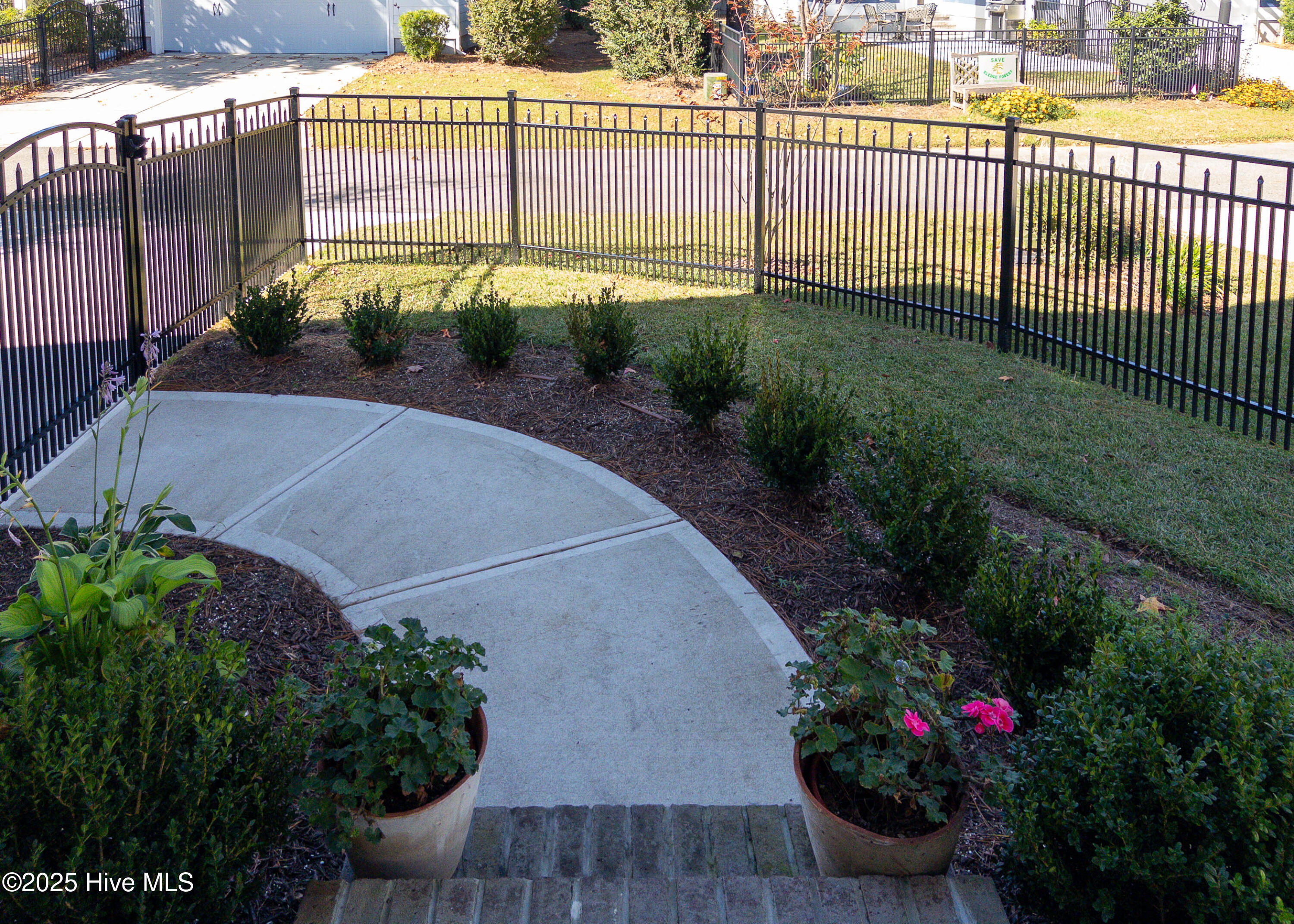 100543800 | Photo 35