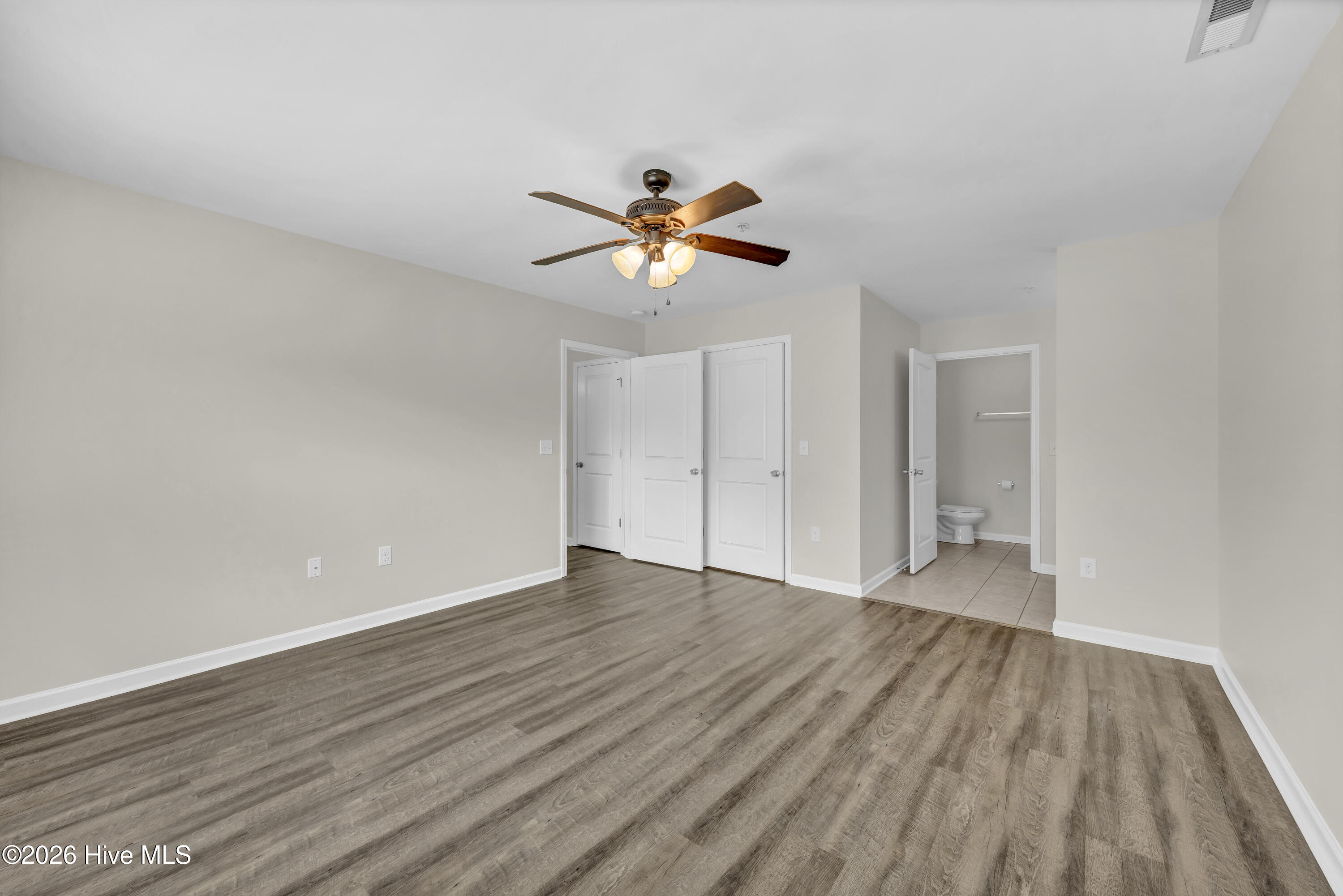 100566295 | Photo 16