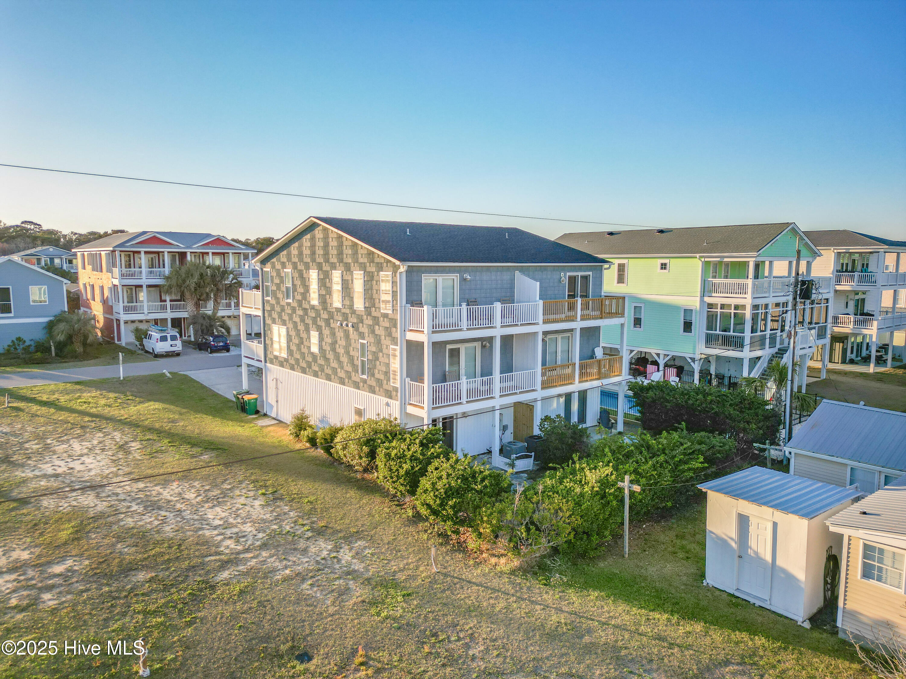 100495853 | Photo 47