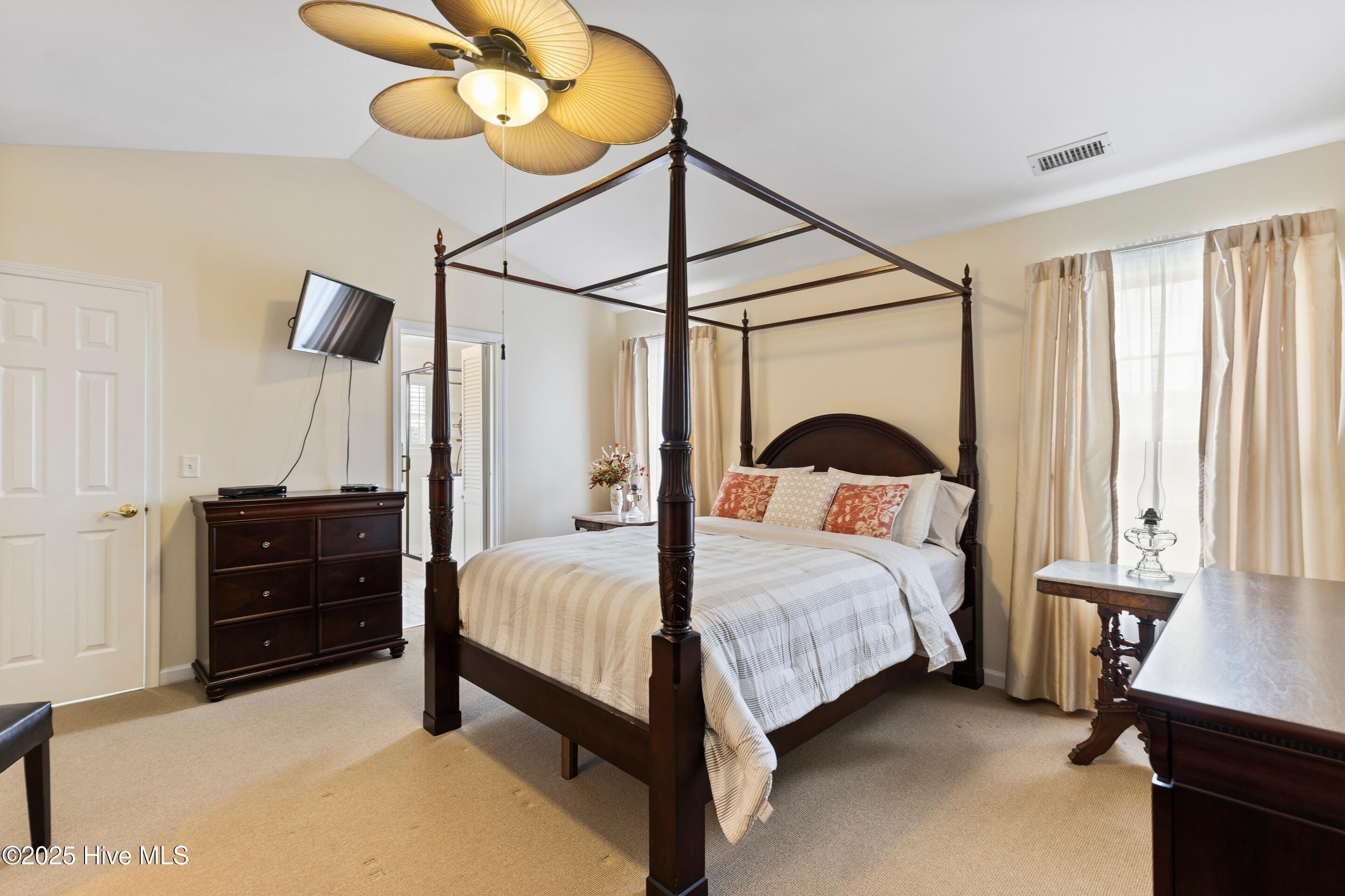 100528797 | Photo 22