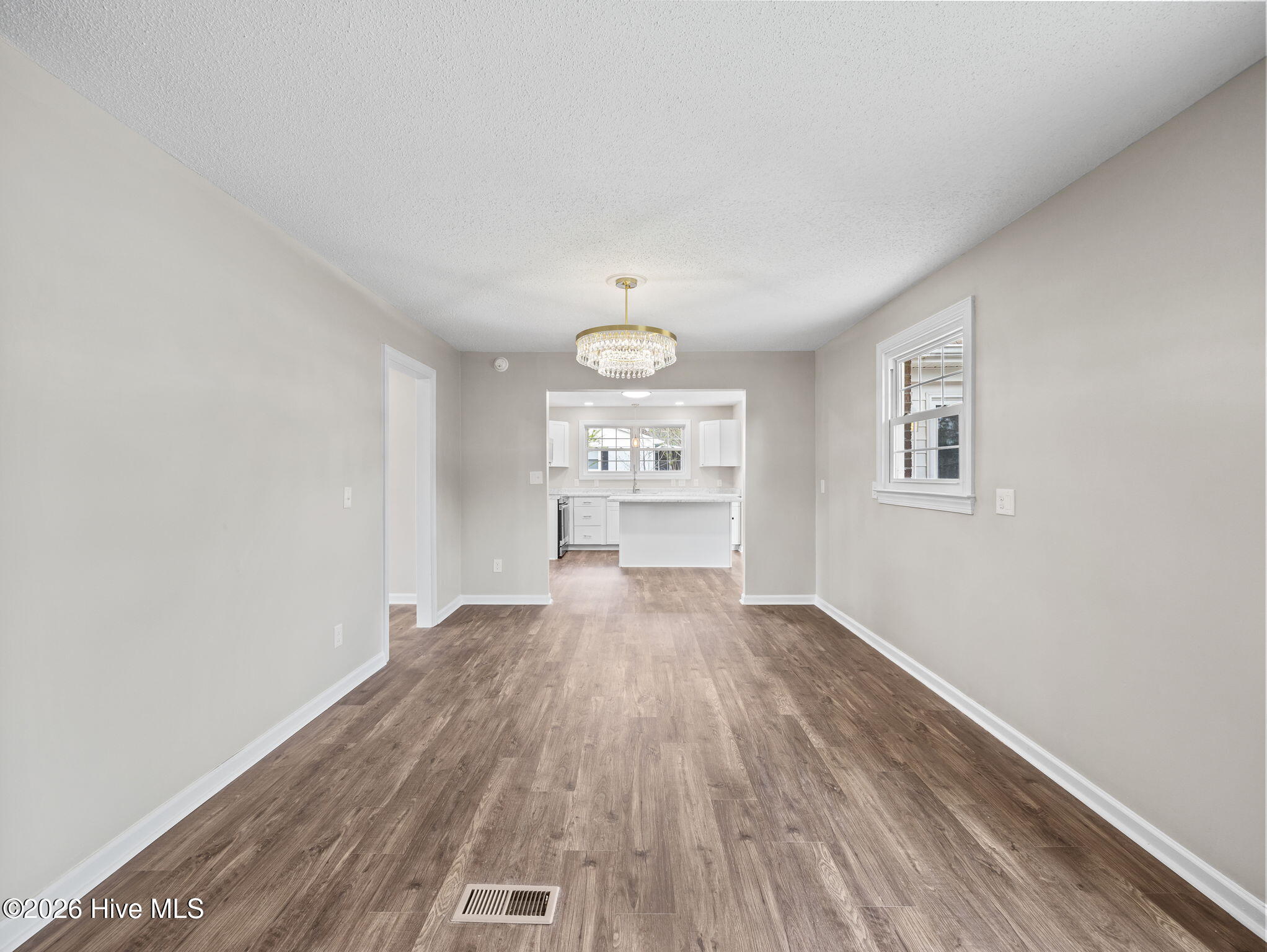 100564387 | Photo 13