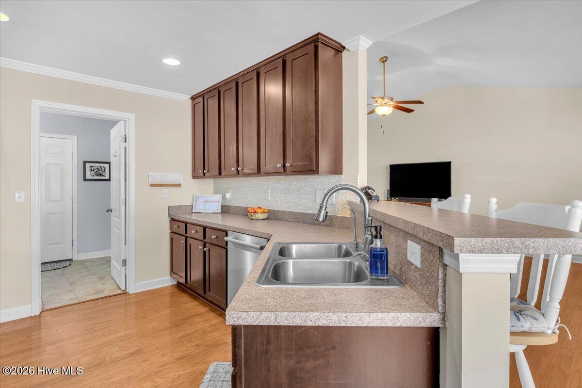 100567099 | Photo 32