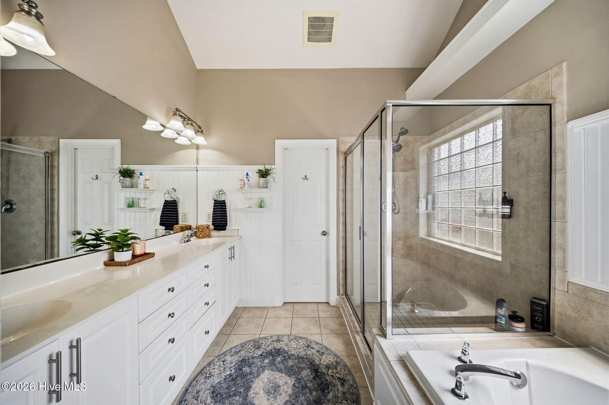 100561515 | Photo 60