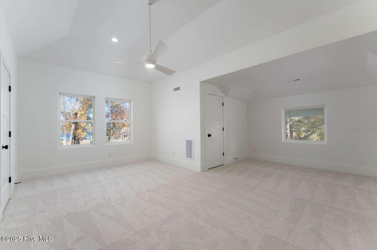 100541892 | Photo 30